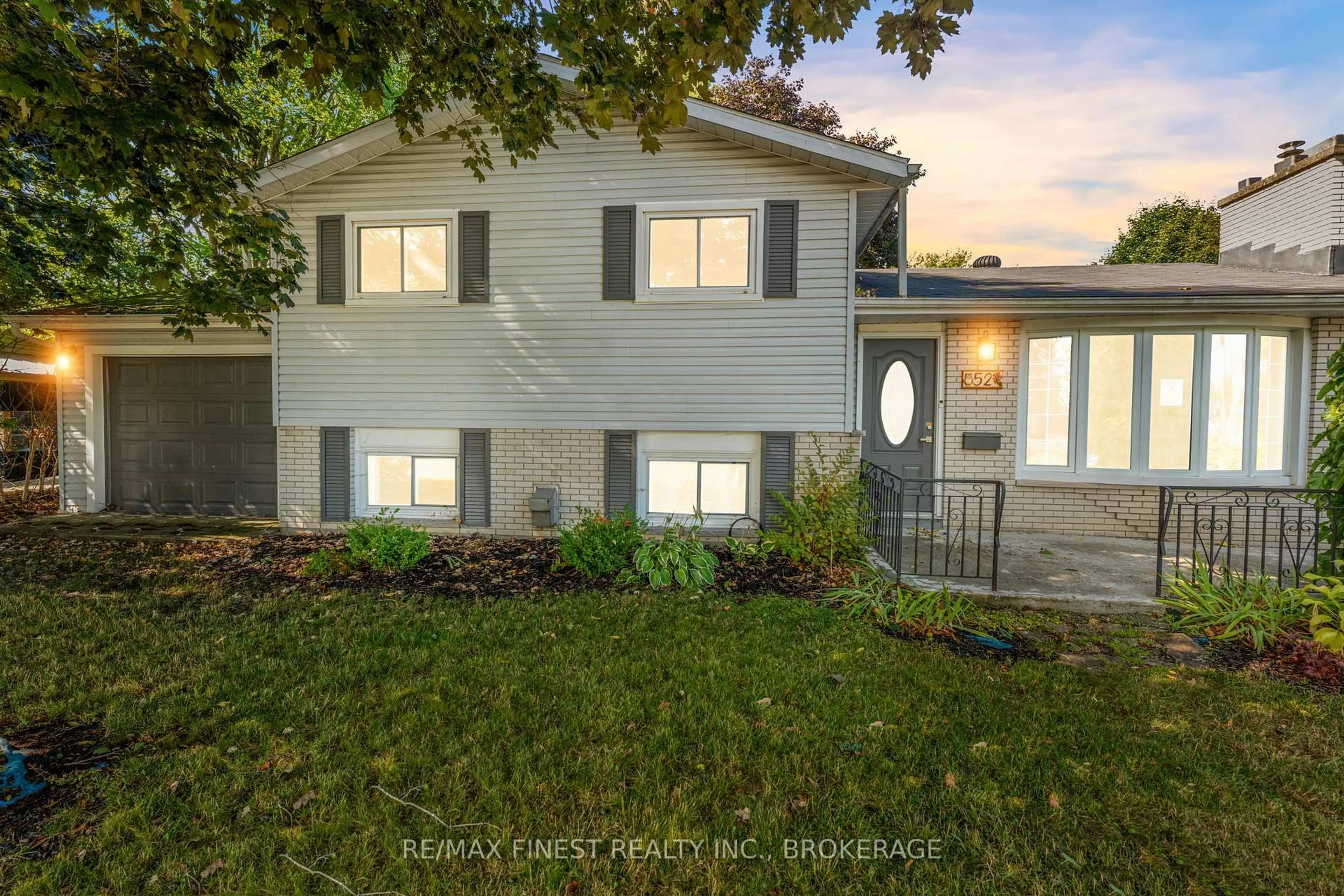 Home with vinyl exterior material, street for 52 Windsor Dr, Brockville Ontario K6V 3H6