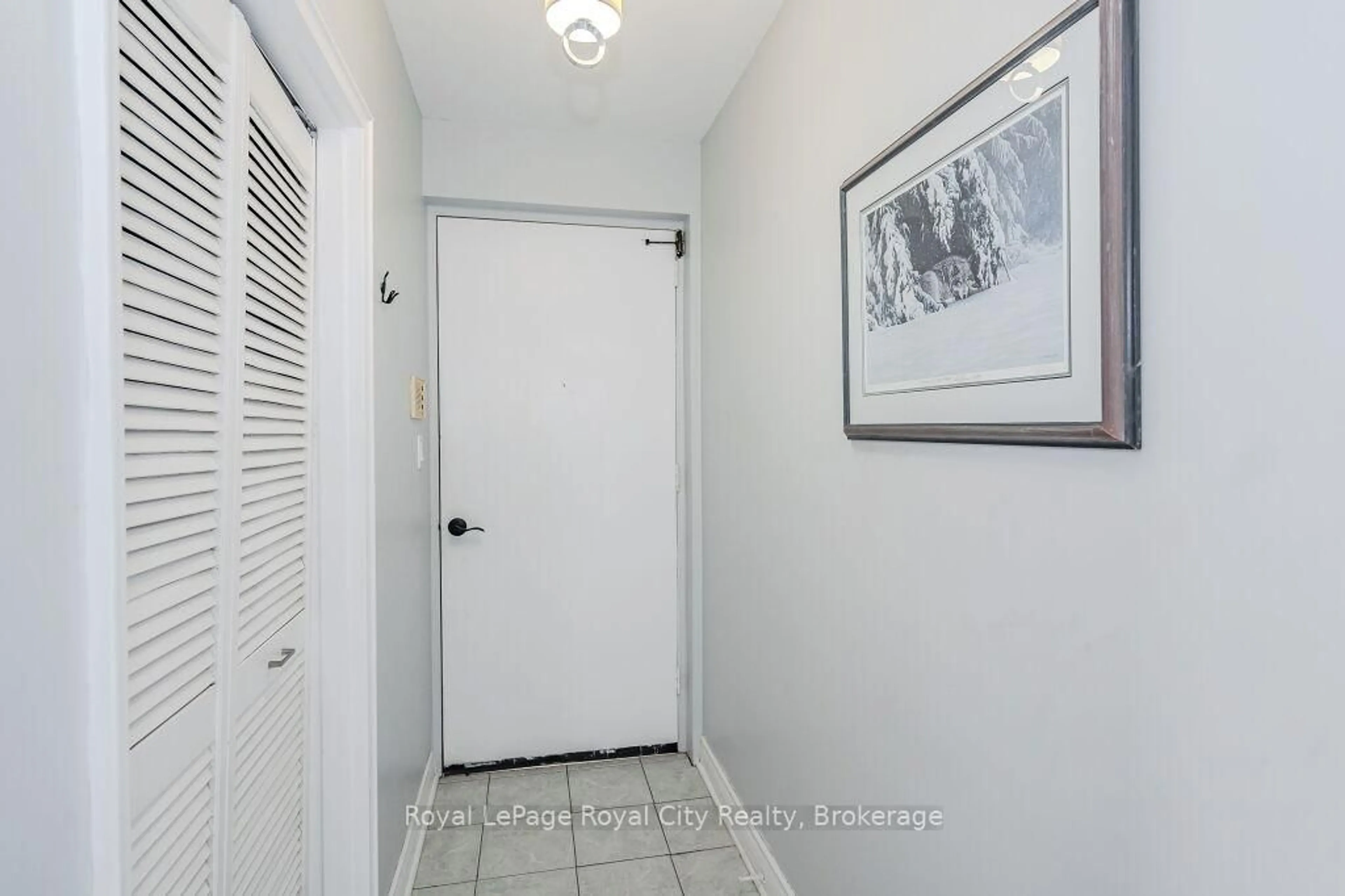 Indoor entryway for 1 Sunnylea Cres #107, Guelph Ontario N1E 1W1