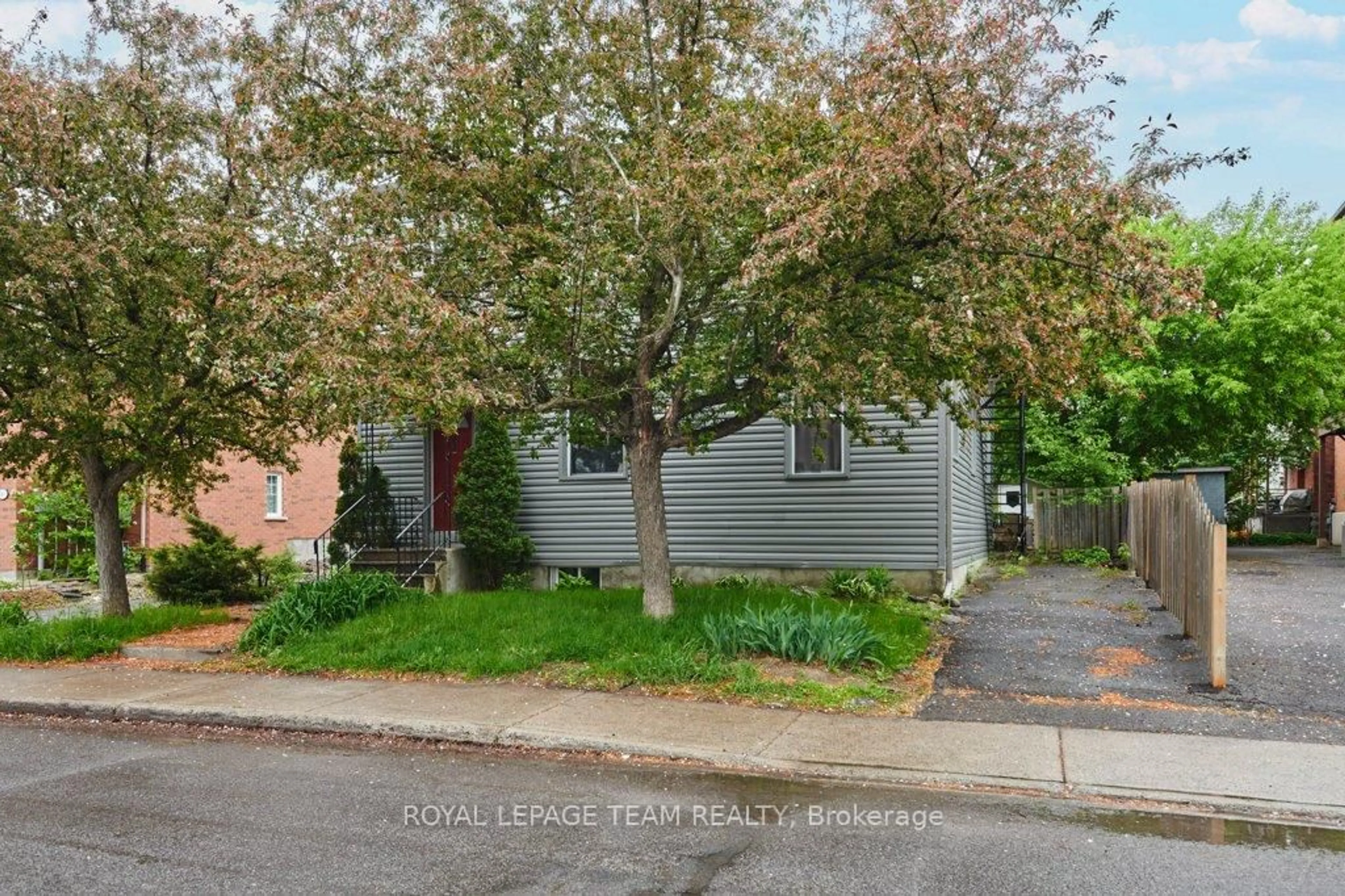 Unknown for 62 Laurel St, Ottawa Ontario K1Y 3E2
