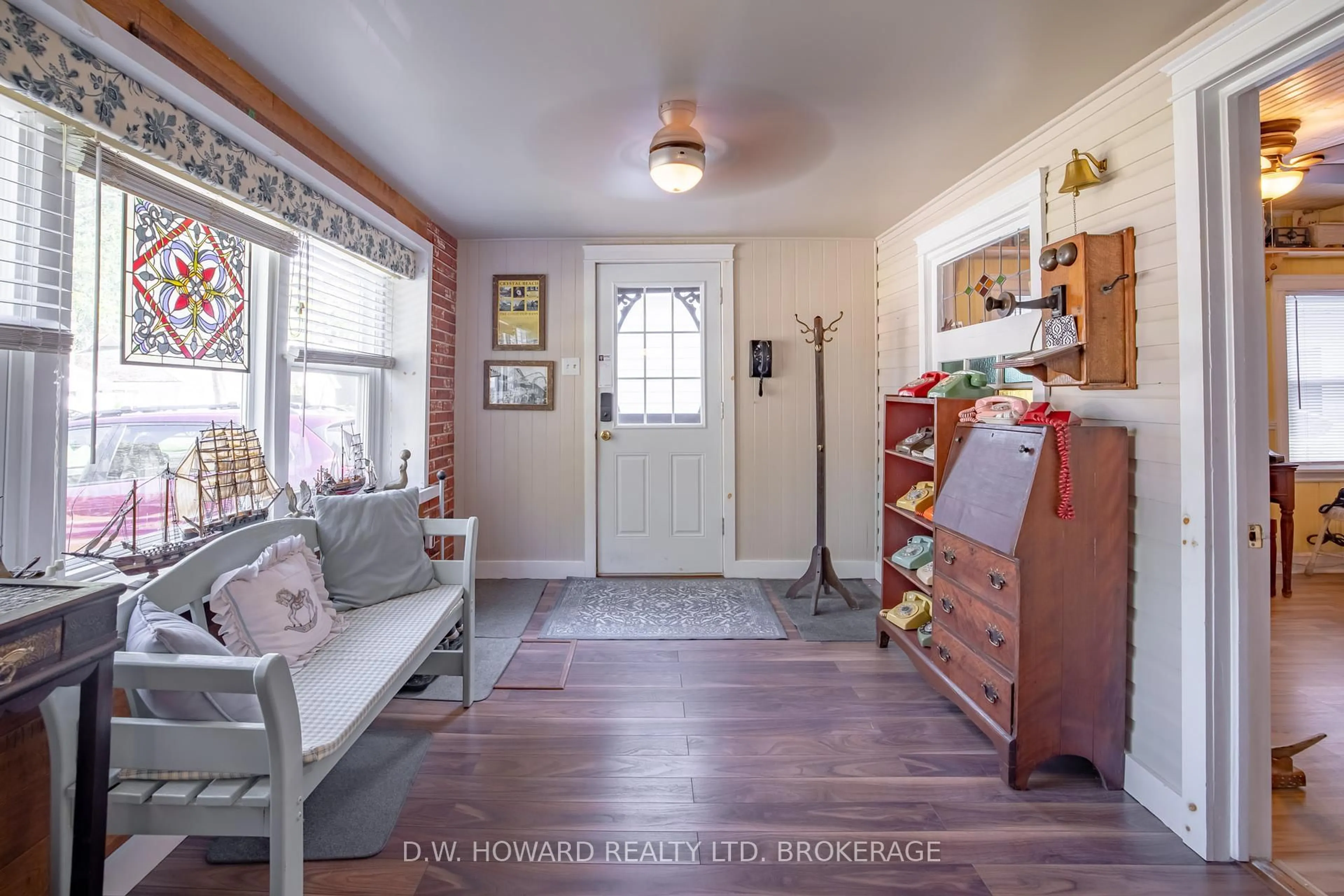 Indoor entryway for 339 Beechwood Ave, Fort Erie Ontario L0S 1B0