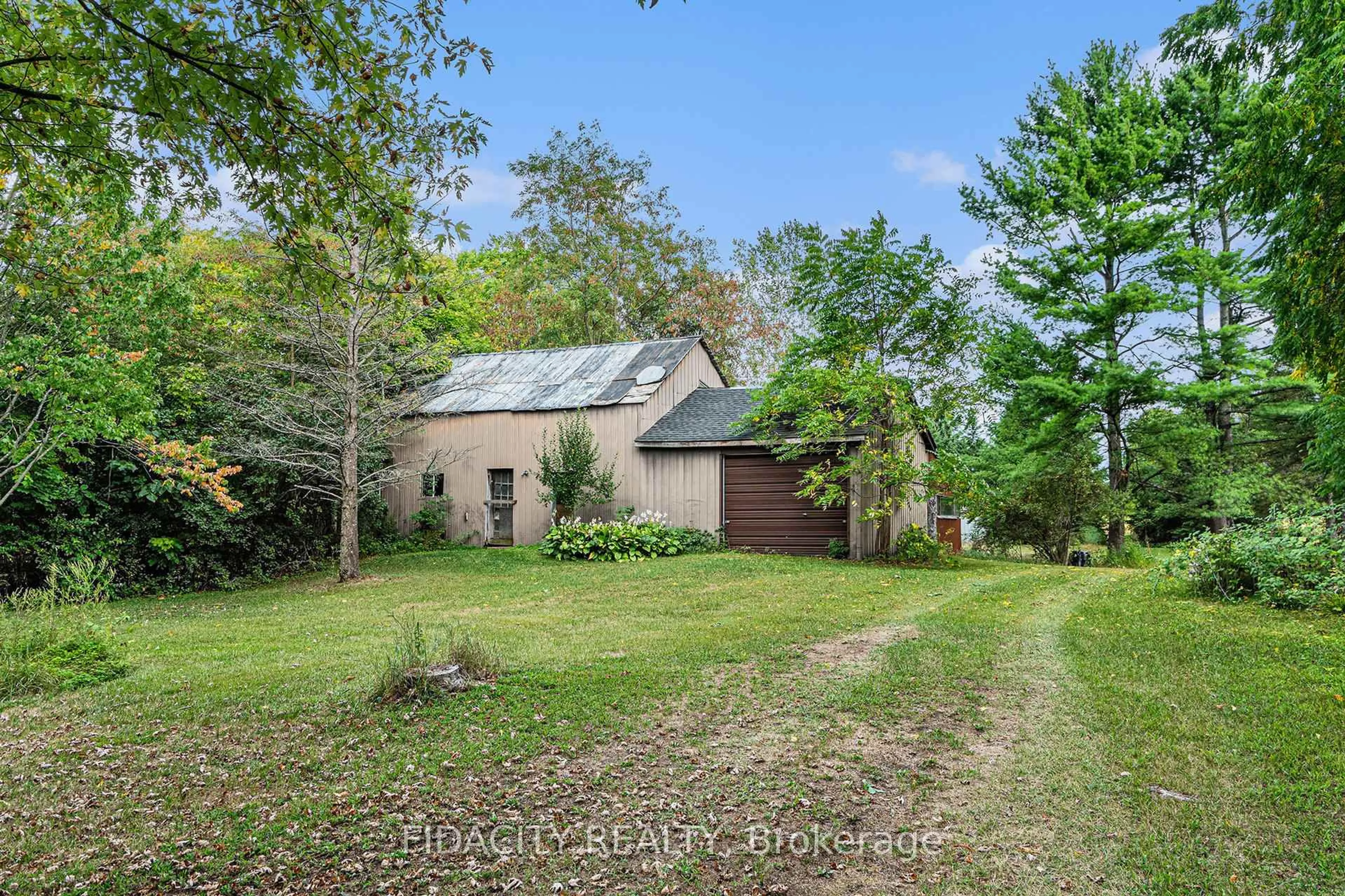 A pic from outside/outdoor area/front of a property/back of a property/a pic from drone, unknown for 1910 Beach Rd, North Grenville Ontario K0G 1S0