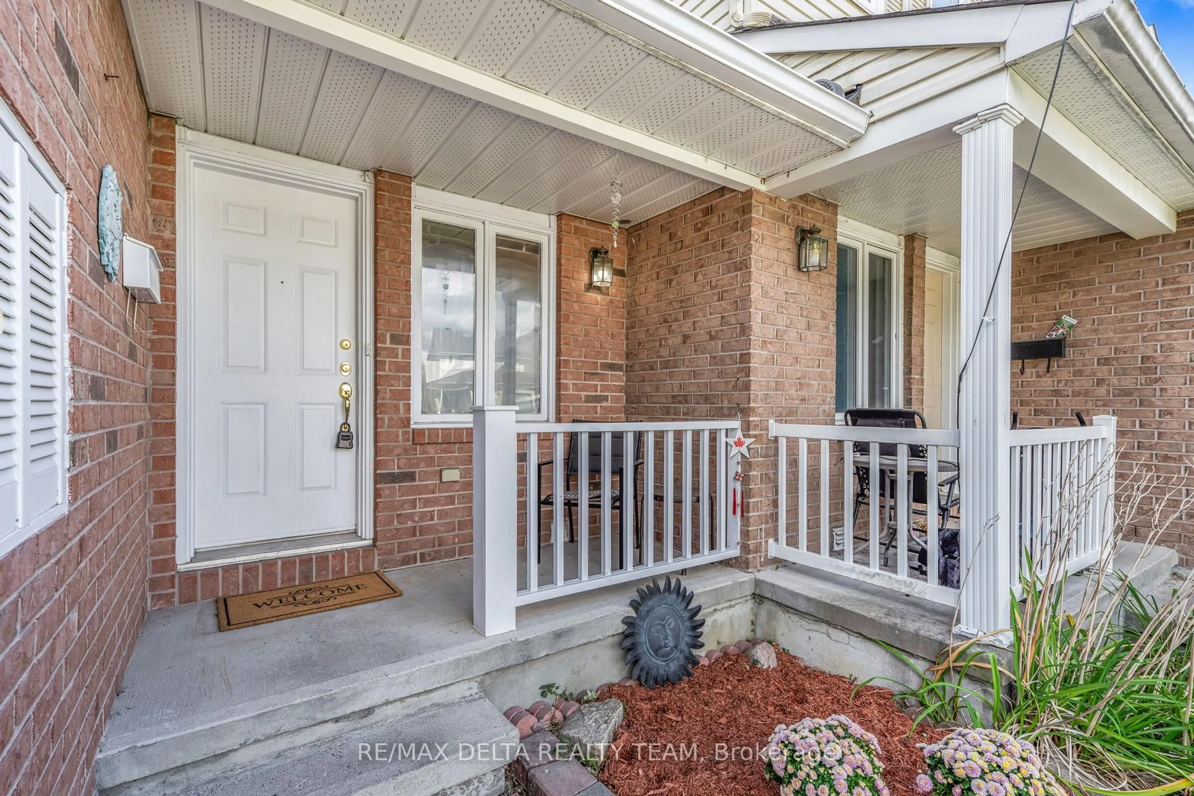 Indoor entryway for 1969 SUNLAND Dr, Ottawa Ontario K4A 3T1