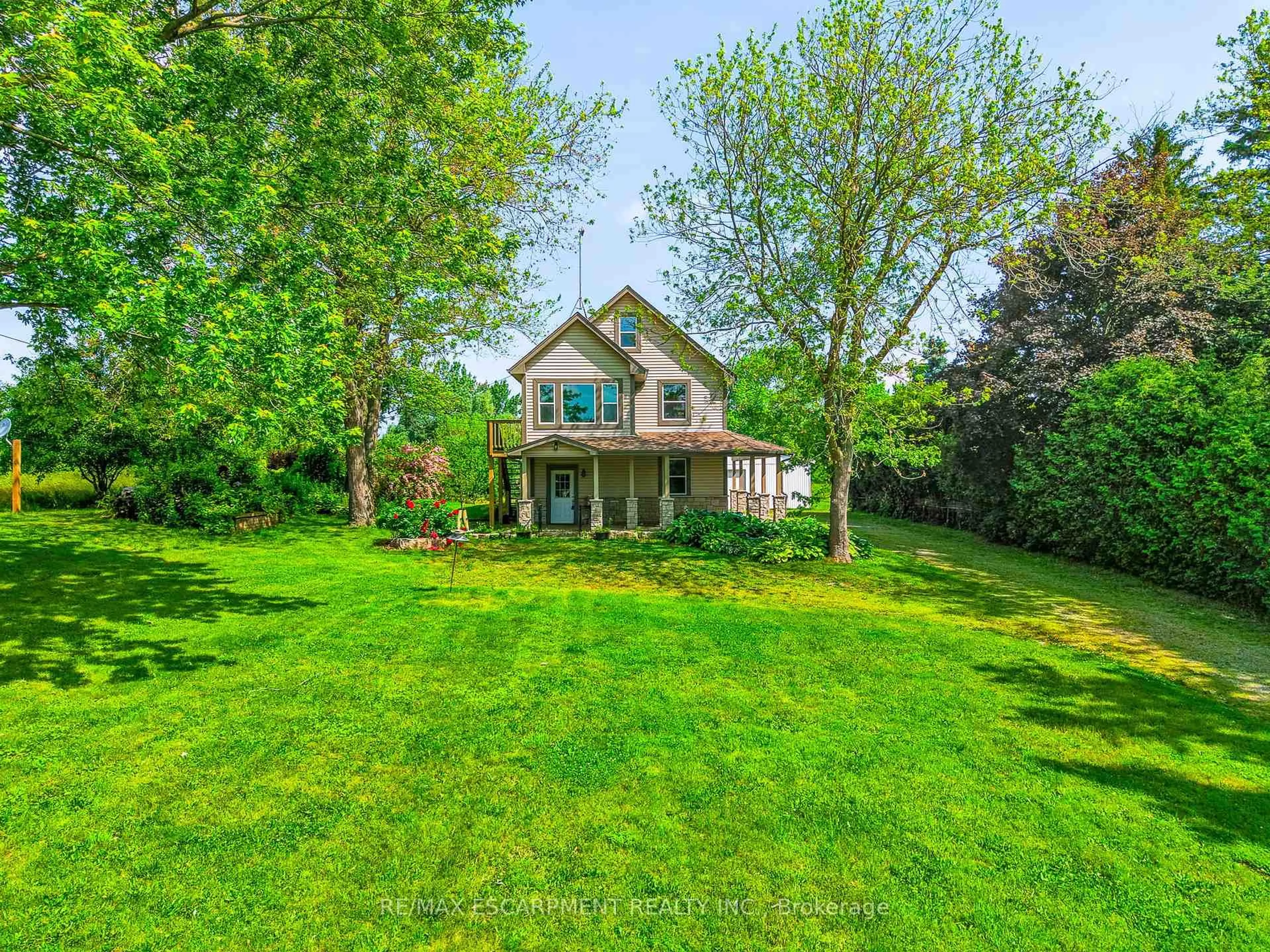 A pic from outside/outdoor area/front of a property/back of a property/a pic from drone, unknown for 483 Harvest Rd, Hamilton Ontario L9H 5E2