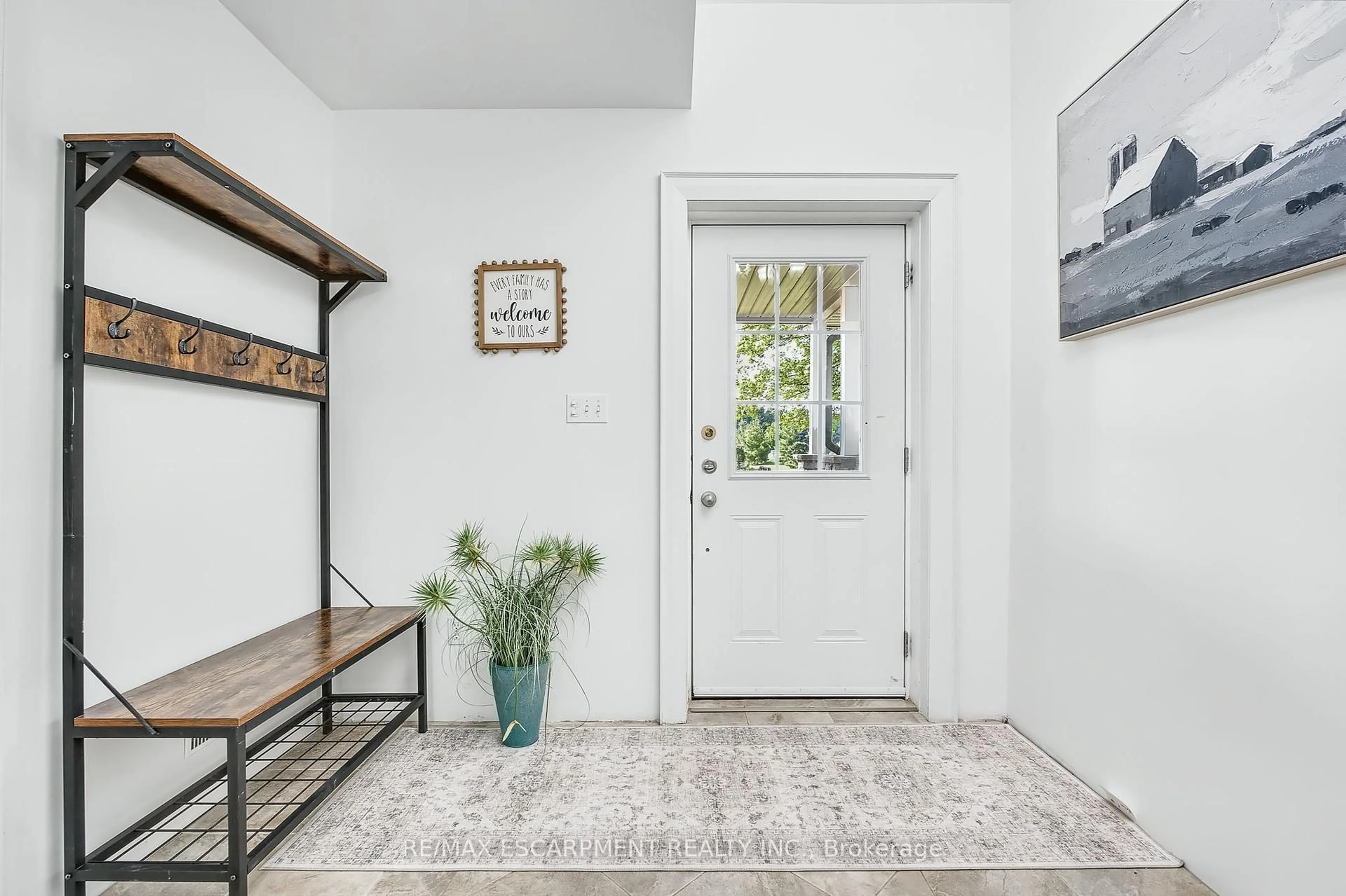 Indoor entryway for 483 Harvest Rd, Hamilton Ontario L9H 5E2