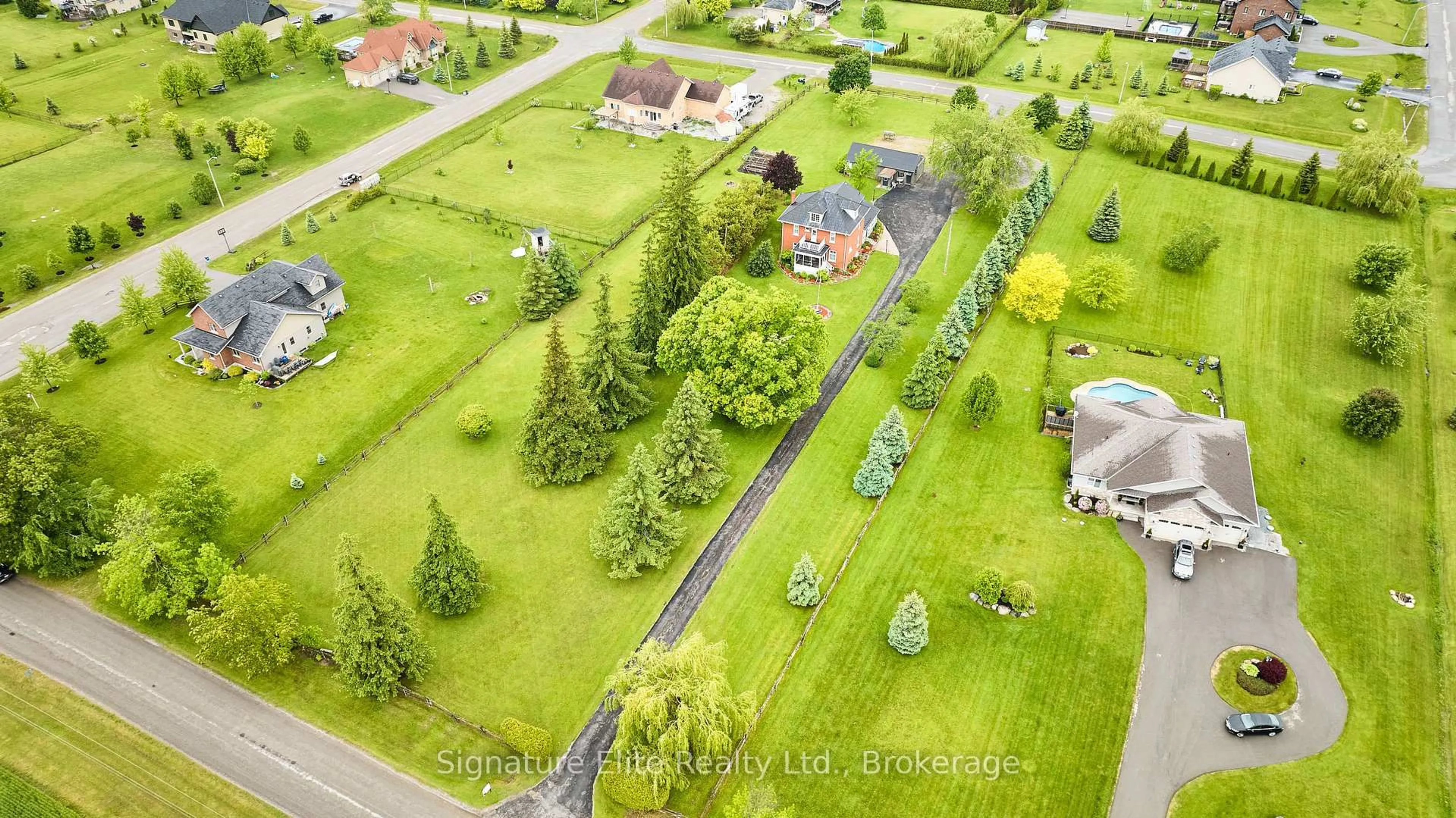 A pic from outside/outdoor area/front of a property/back of a property/a pic from drone, street for 267 Mcgill Dr, Kawartha Lakes Ontario K9V 4R4