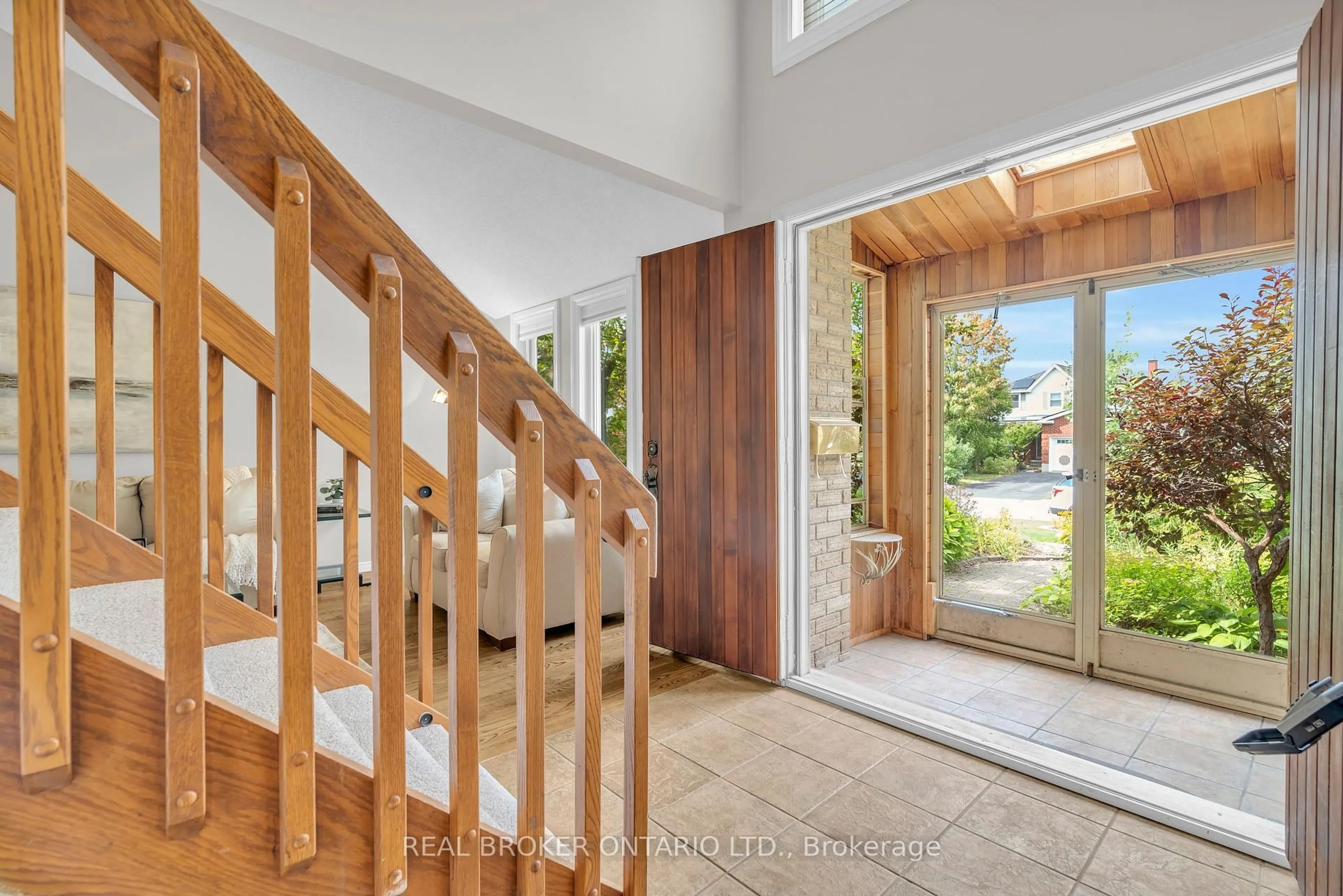 Indoor entryway for 3 Brookhaven Crt, Guelph Ontario N1G 4C1