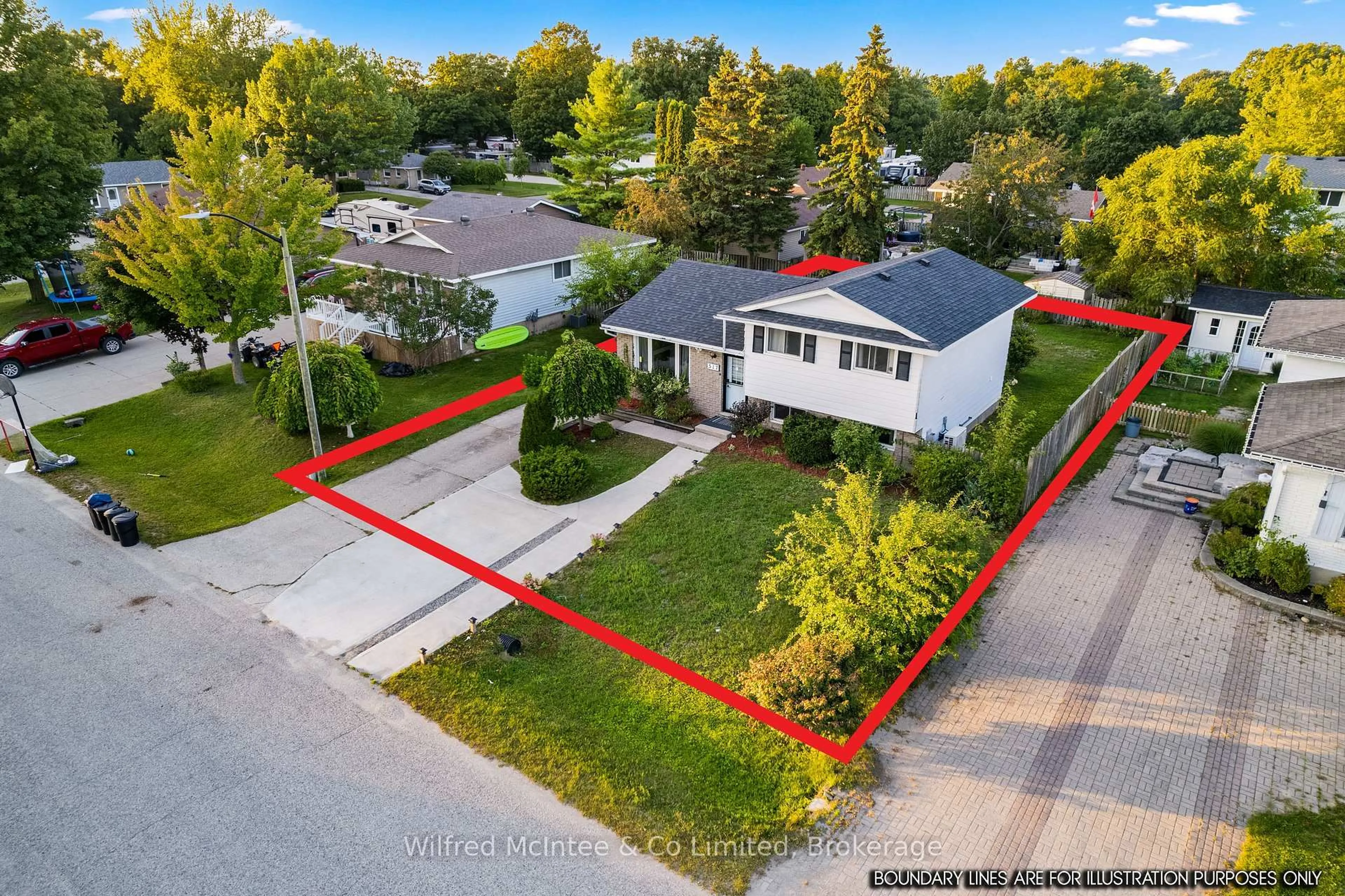 A pic from outside/outdoor area/front of a property/back of a property/a pic from drone, street for 517 Wales Dr, Saugeen Shores Ontario N0H 2C1