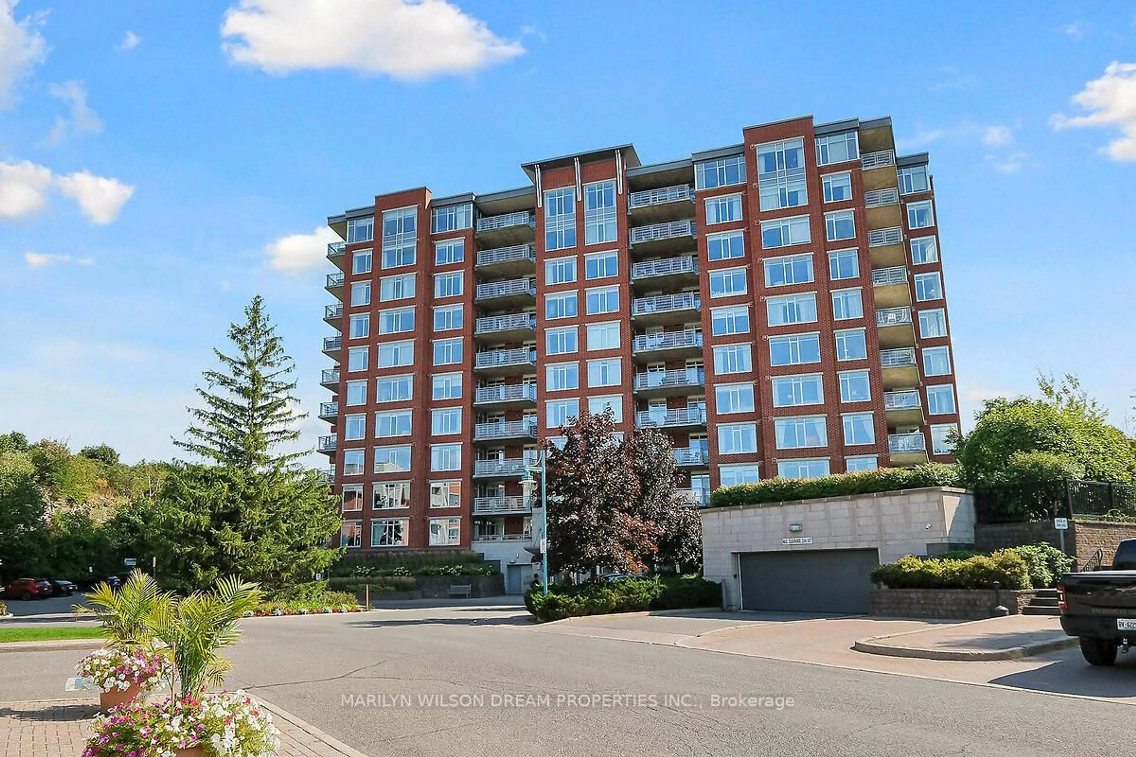 A pic from outside/outdoor area/front of a property/back of a property/a pic from drone, building for 136 Darlington Private #701, Ottawa Ontario K1V 0X6