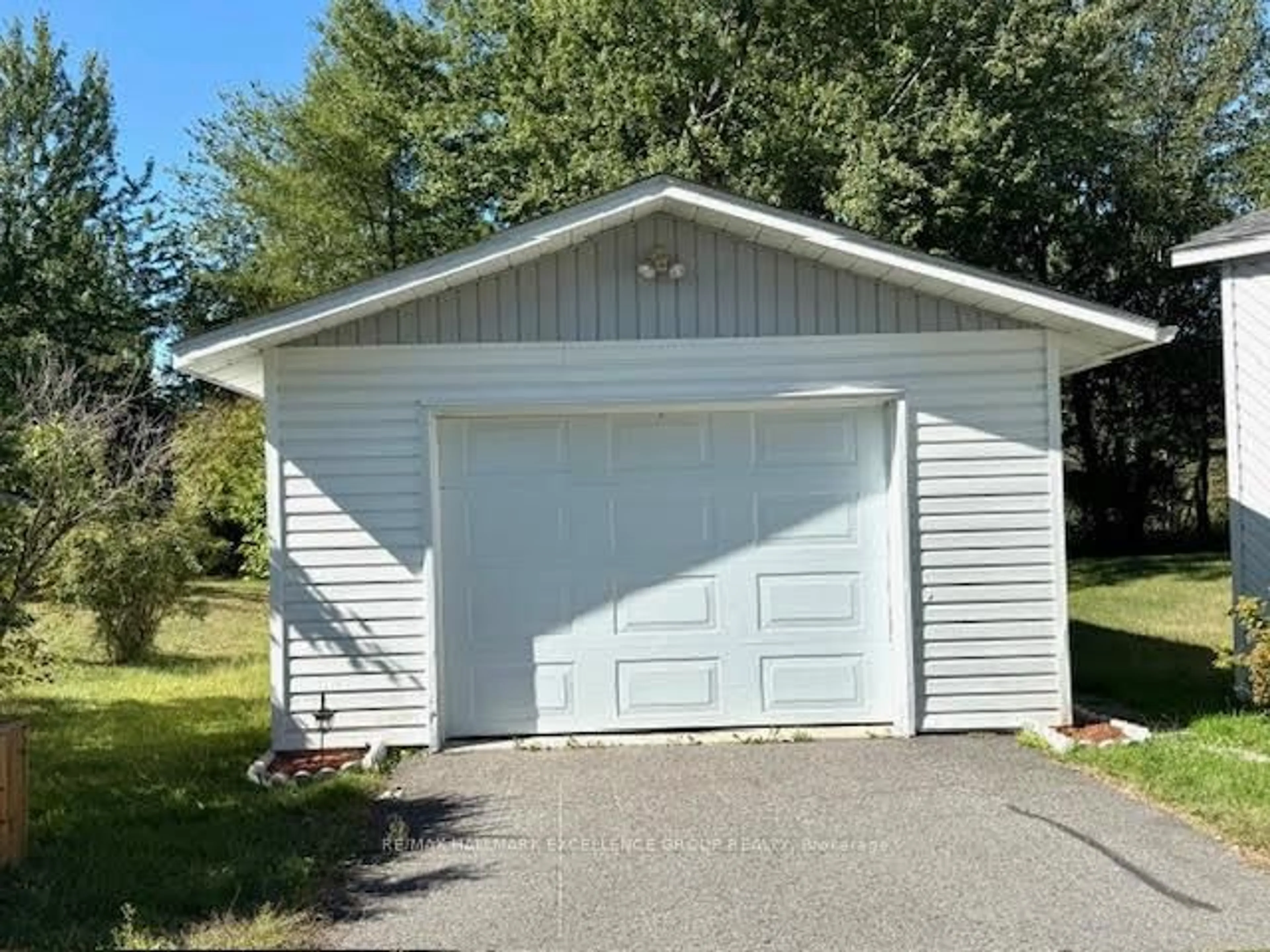 Indoor garage for 5279 COUNTY RD 17 Rd #14, Alfred and Plantagenet Ontario K0B 1A0