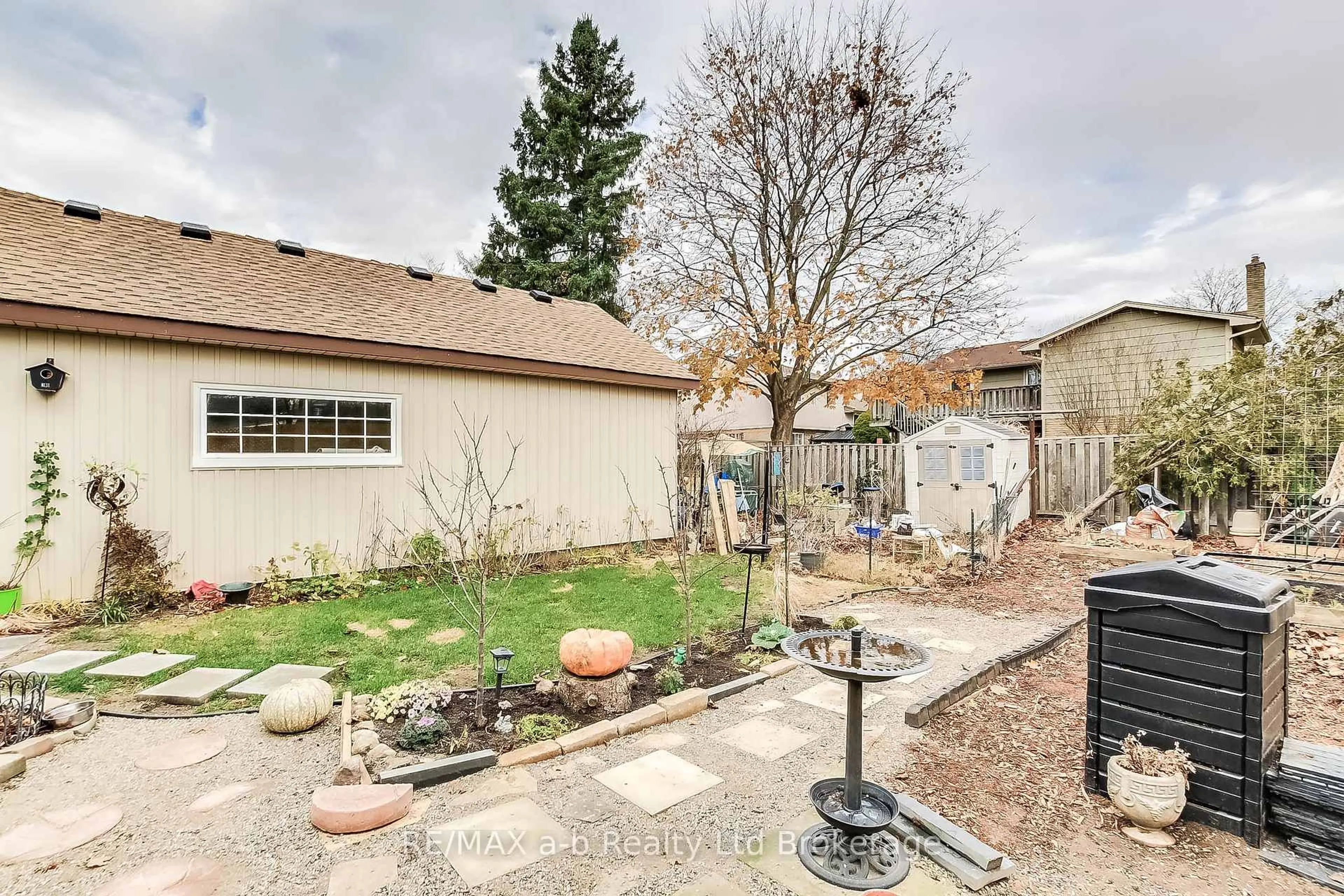 Patio, street for 476 Prospect Ave, Kitchener Ontario N2A 1E1