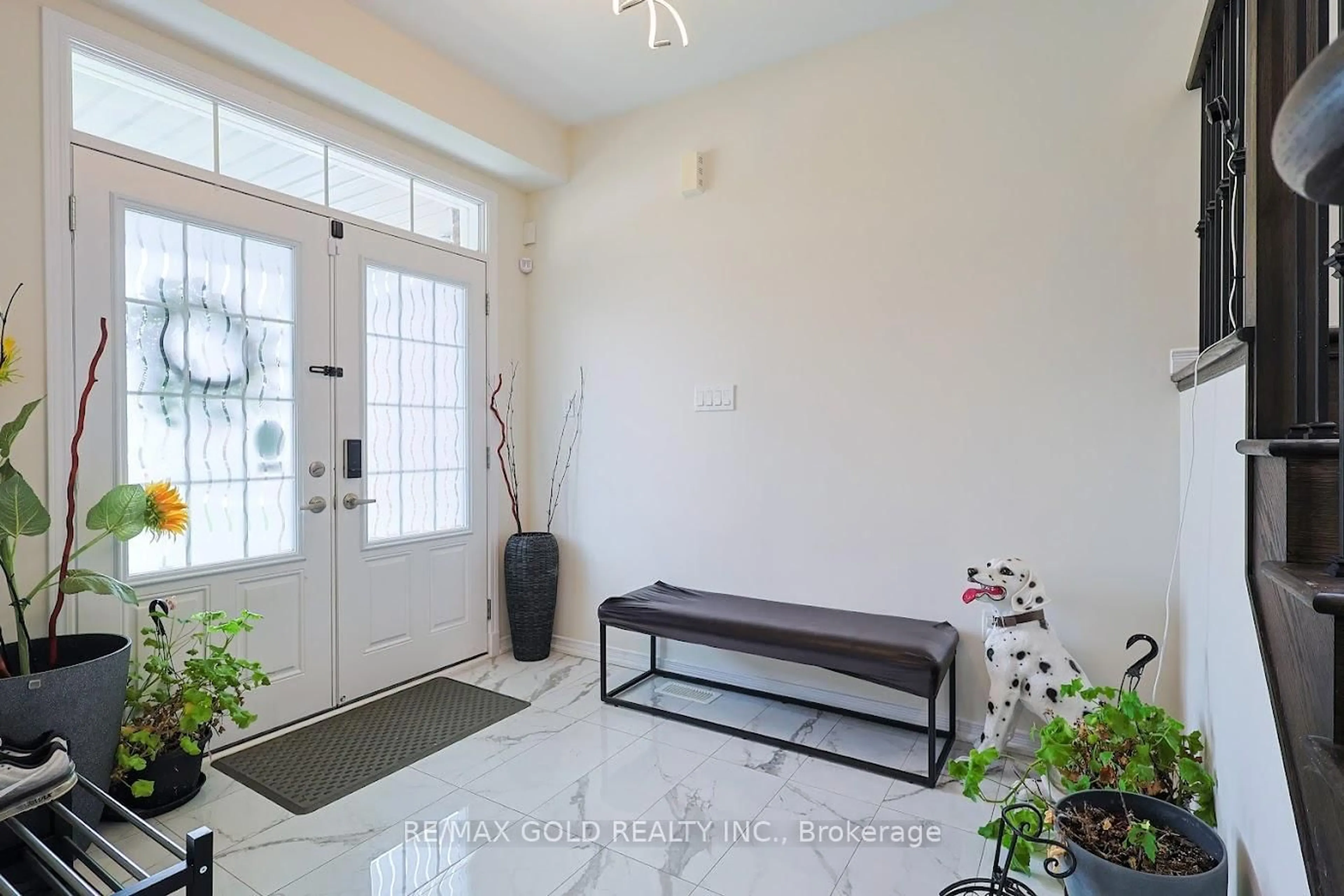 Indoor entryway for 7892 Odell Cres, Niagara Falls Ontario L2H 3R6