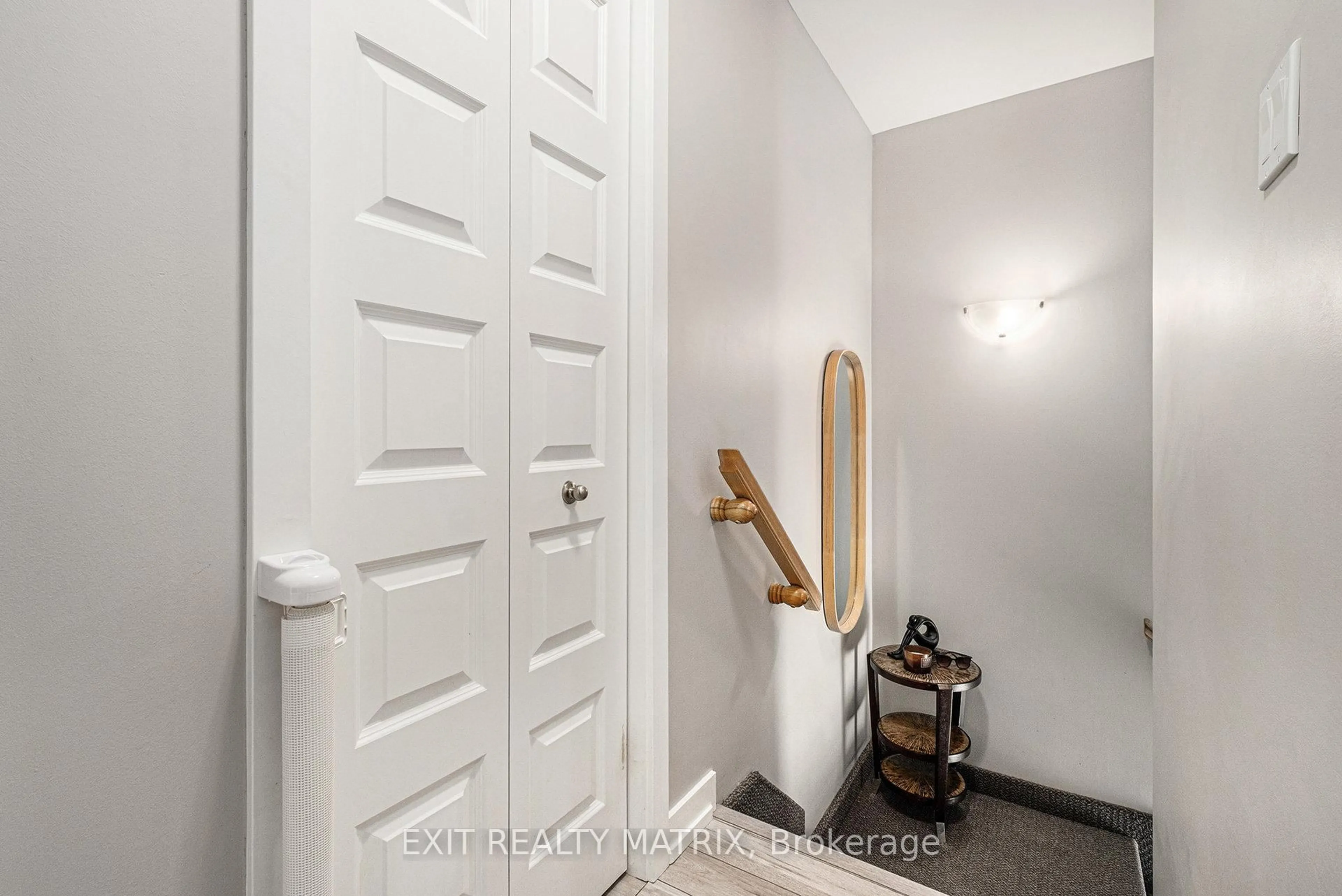 Indoor entryway for 83 St Moritz Terr #210, Russell Ontario K0A 1W0