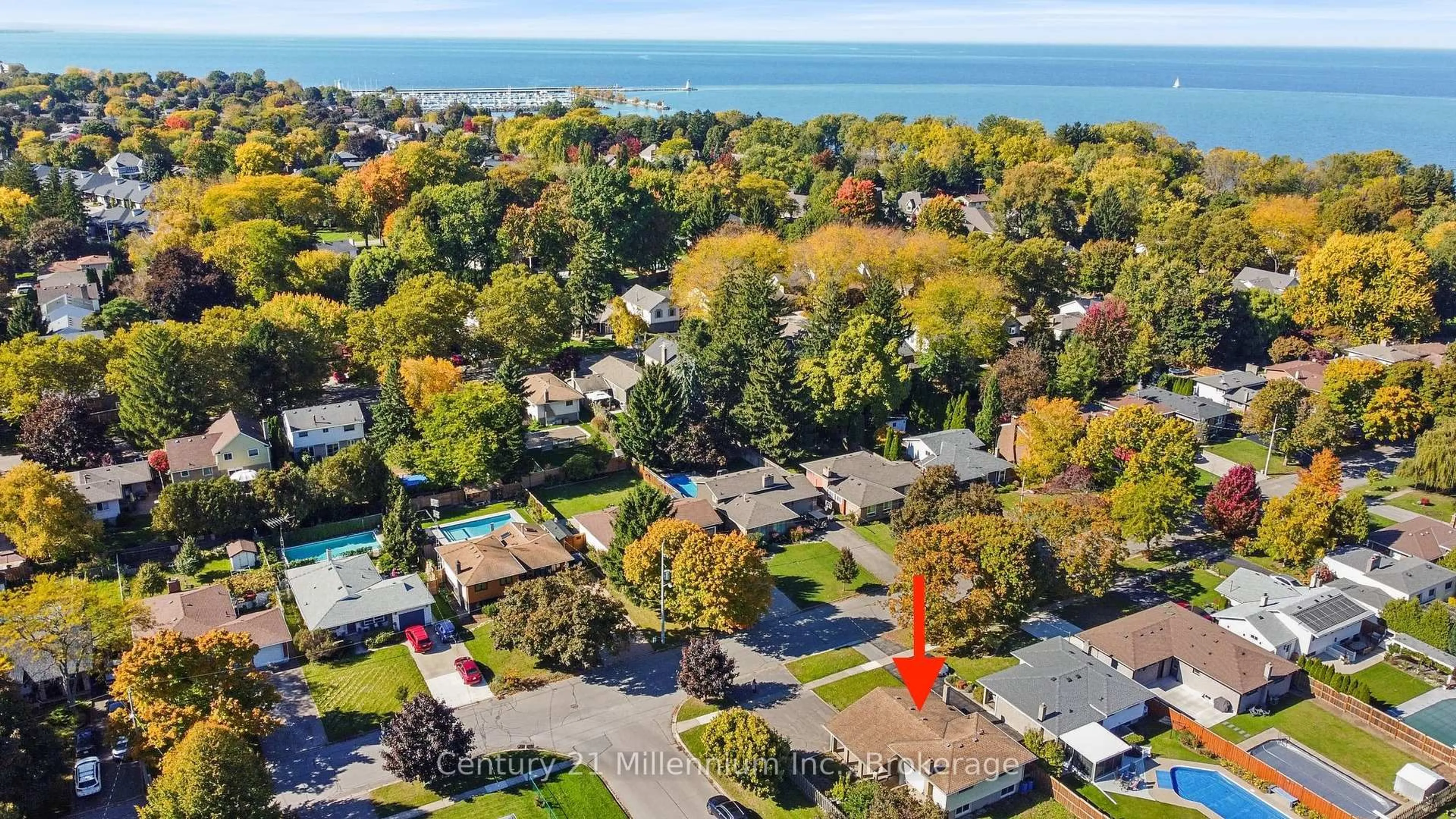 A pic from outside/outdoor area/front of a property/back of a property/a pic from drone, water/lake/river/ocean view for 36 Shoreline Dr, St. Catharines Ontario L2N 3W1