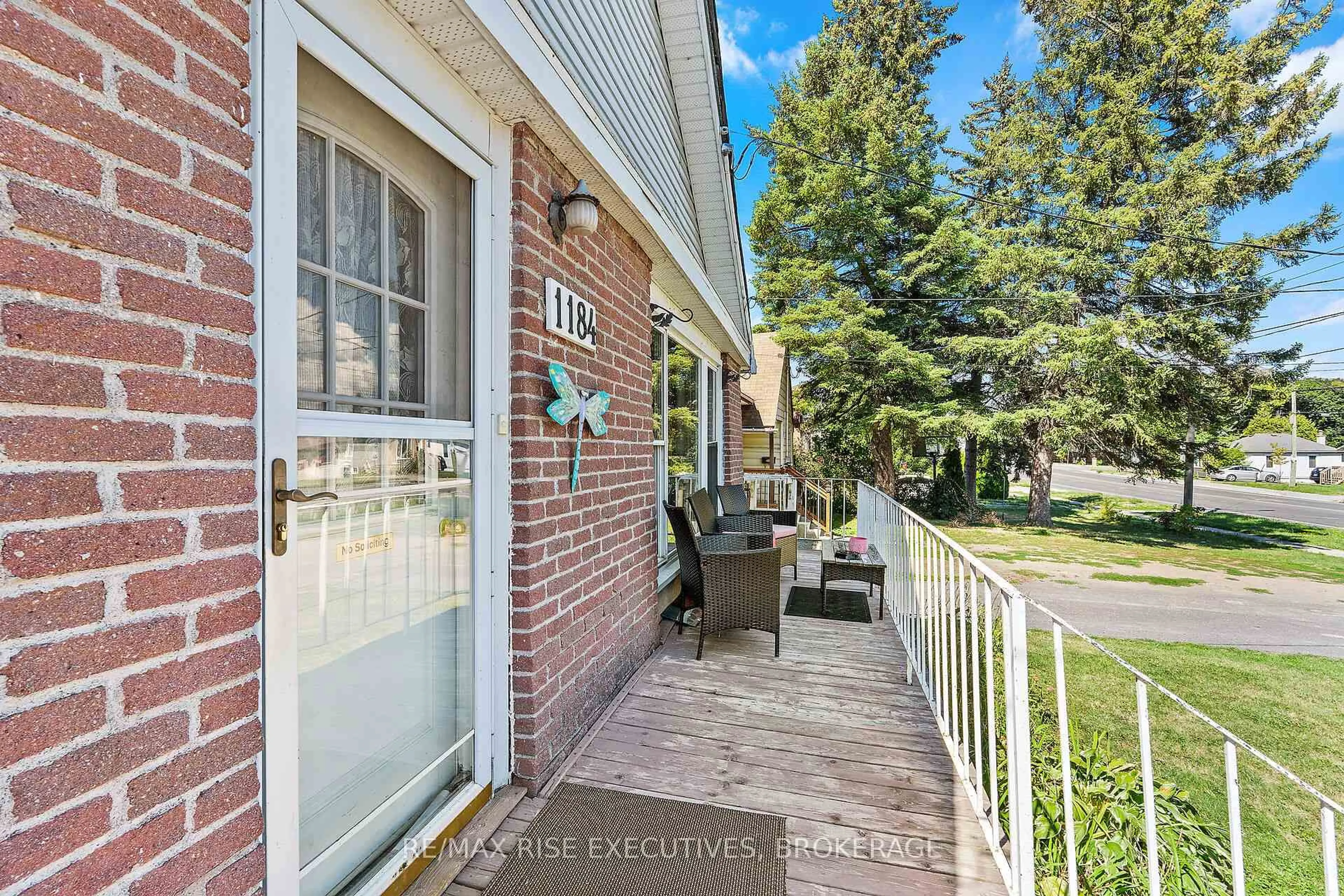 Patio, street for 1184 Montreal St, Kingston Ontario K7L 3L4