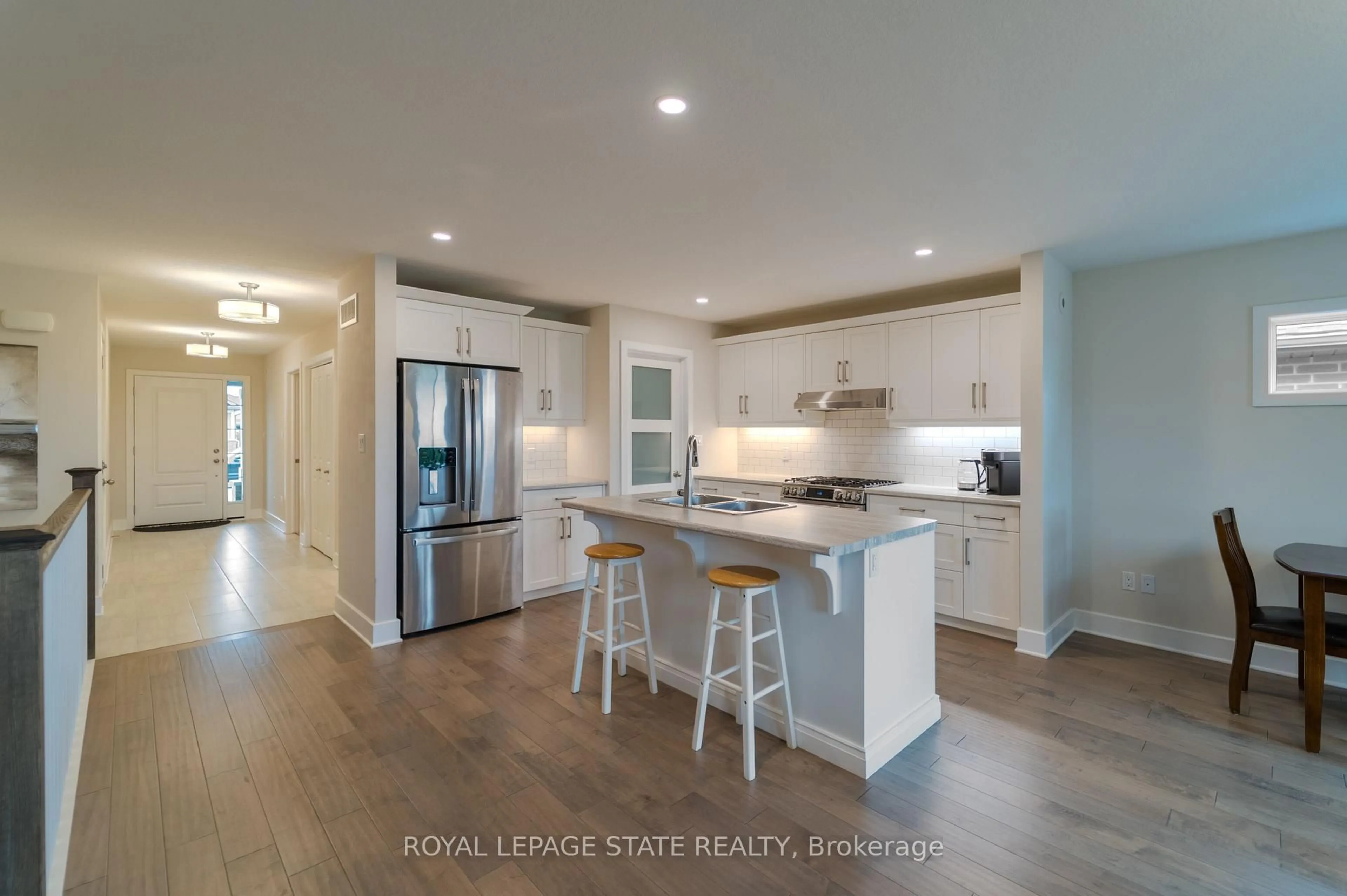 Open concept kitchen, wood/laminate floor for 8 Harlequin Crt, St. Thomas Ontario N5R 0L5