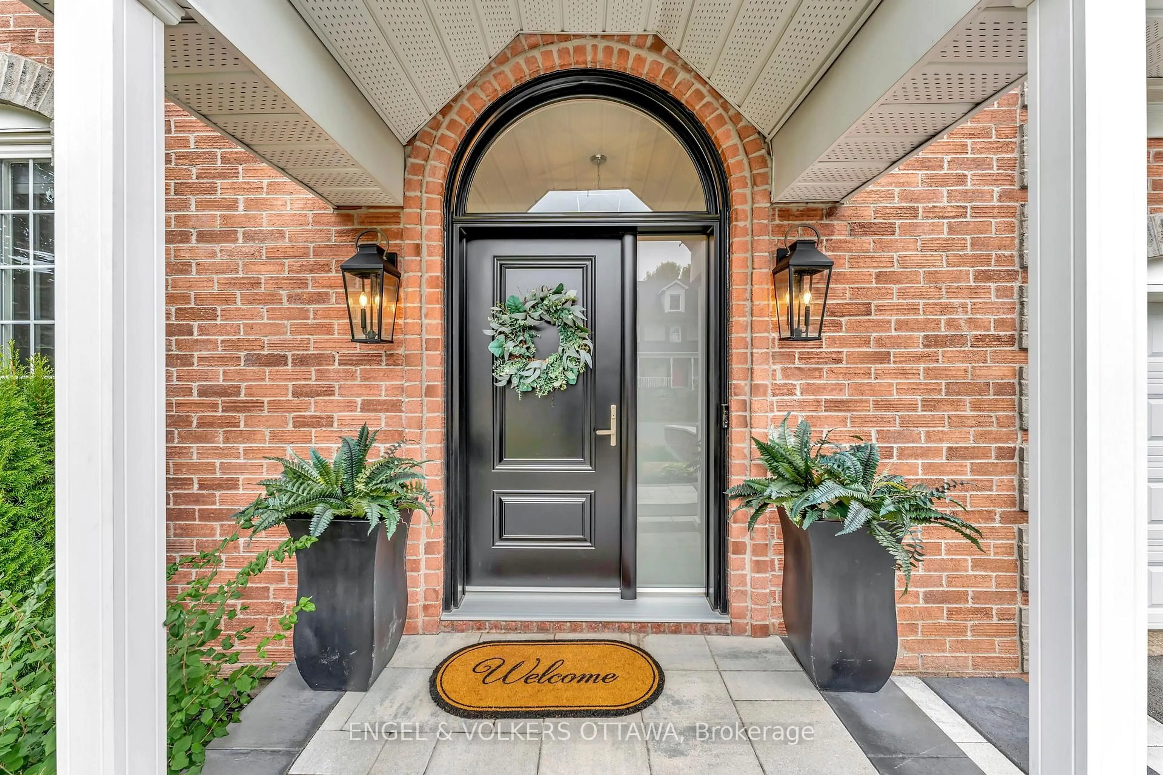 Indoor entryway for 14 Belton Ave, Stittsville Ontario K2S 1G7