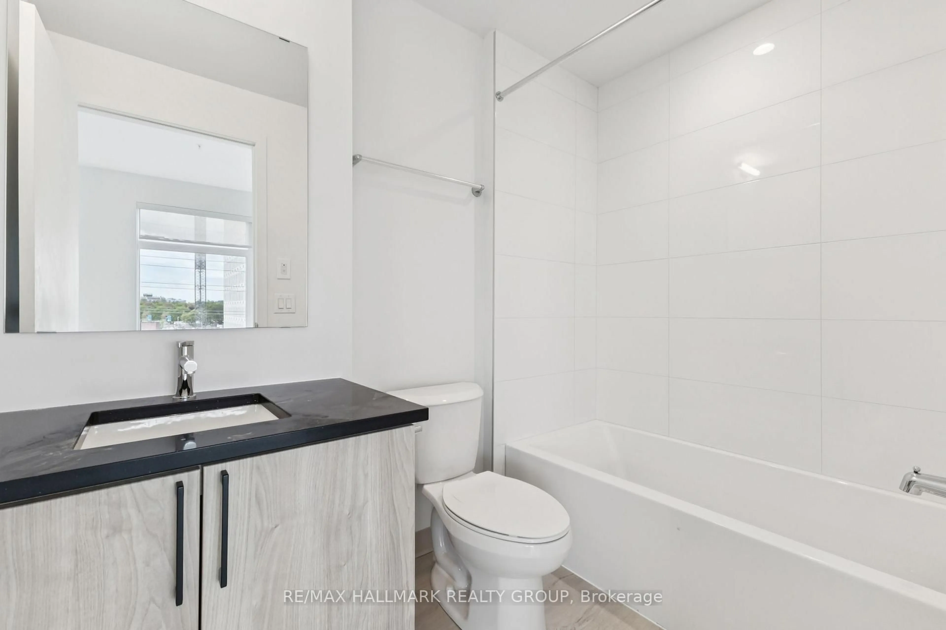 Standard bathroom, ceramic/tile floor for 26 Mcarthur Ave, Ottawa Ontario K1L 6R2