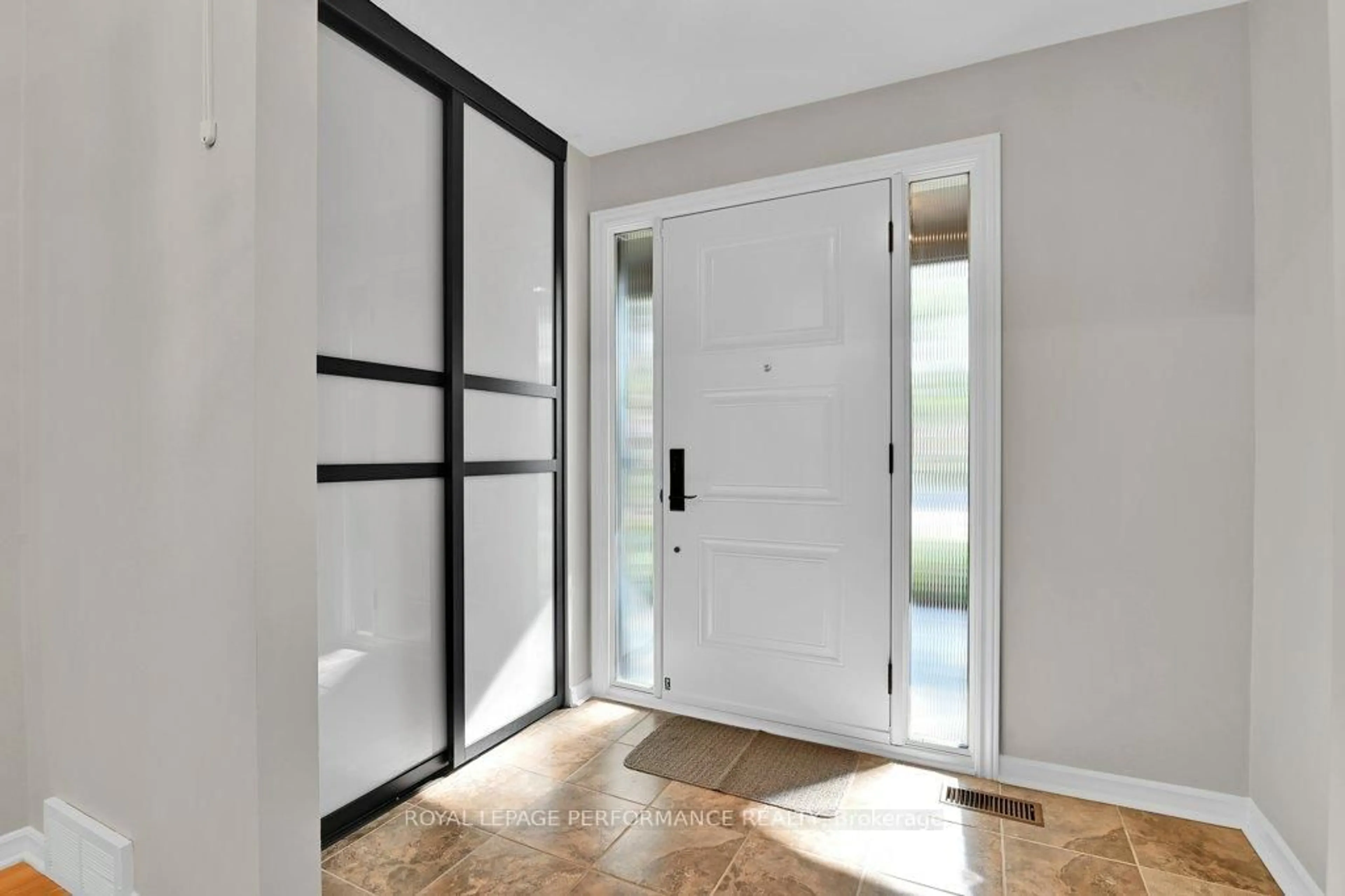 Indoor entryway for 14 Trusty Bay, Ottawa Ontario K1V 0A3