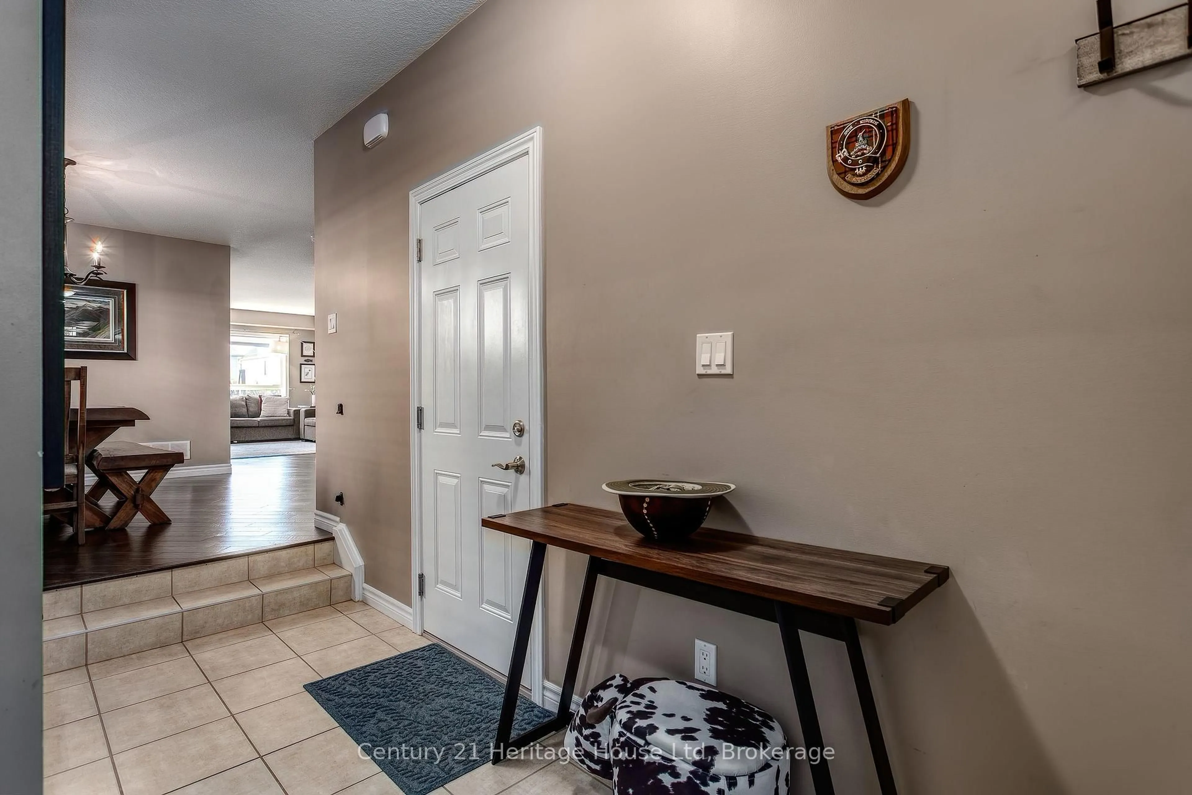 Indoor entryway for 208 Couling Cres, Guelph Ontario N1E 0L4