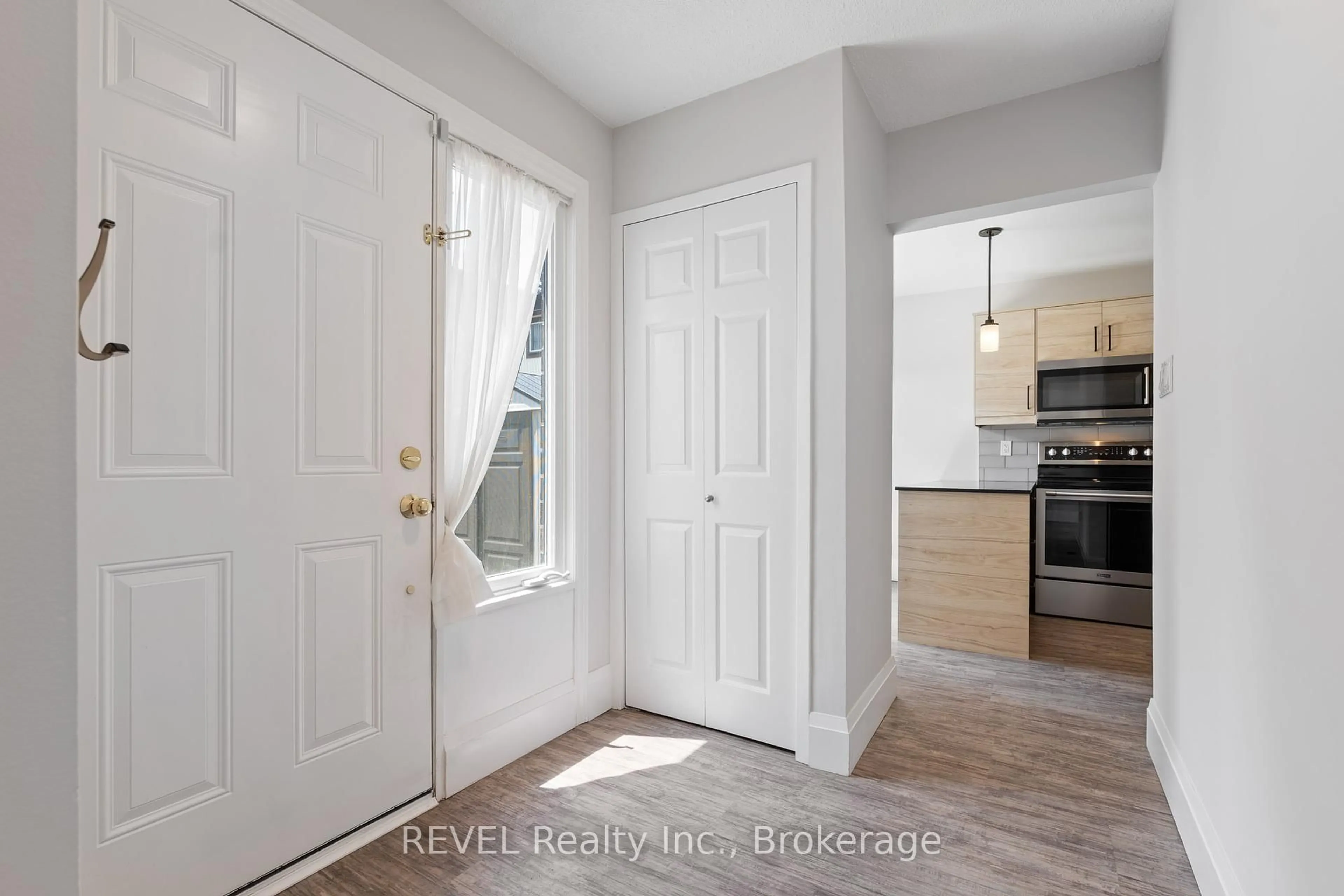 Indoor entryway for 45 Marksam Rd #109, Guelph Ontario N1H 6Y9
