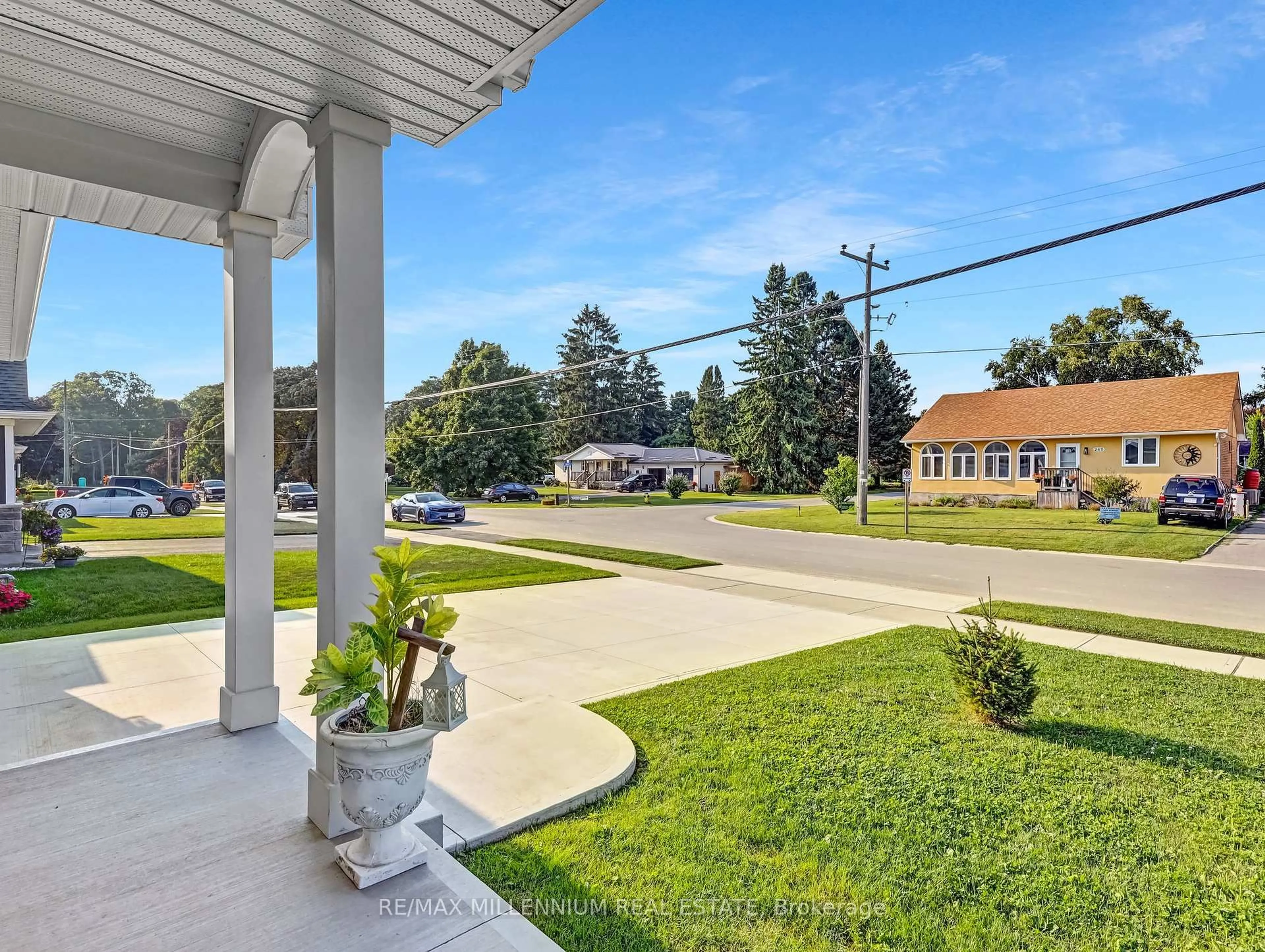 Patio, street for 250 Hill St, Central Elgin Ontario N5L 1J8