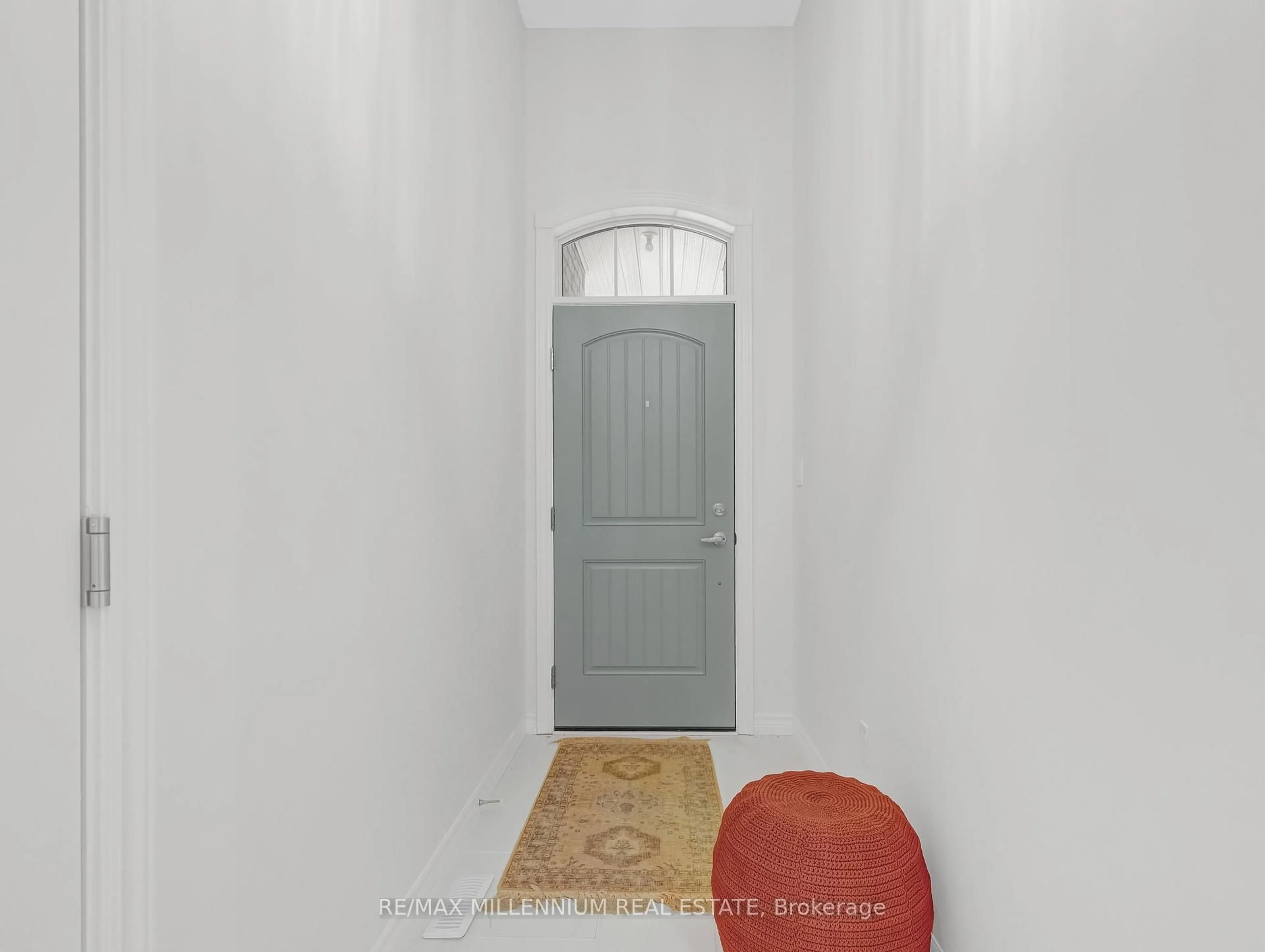 Indoor entryway for 250 Hill St, Central Elgin Ontario N5L 1J8