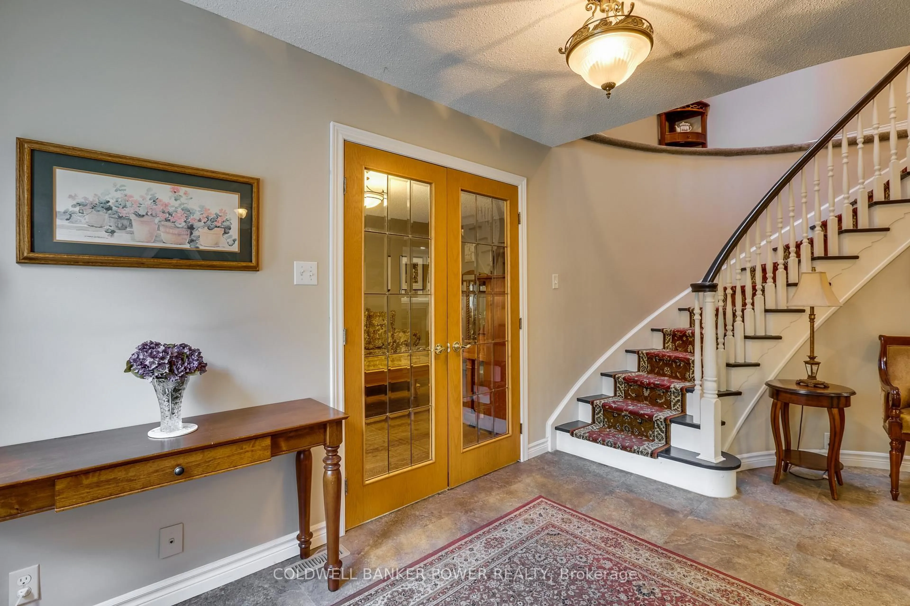 Indoor foyer for 252 Chesham Ave, London North Ontario N6G 3V3