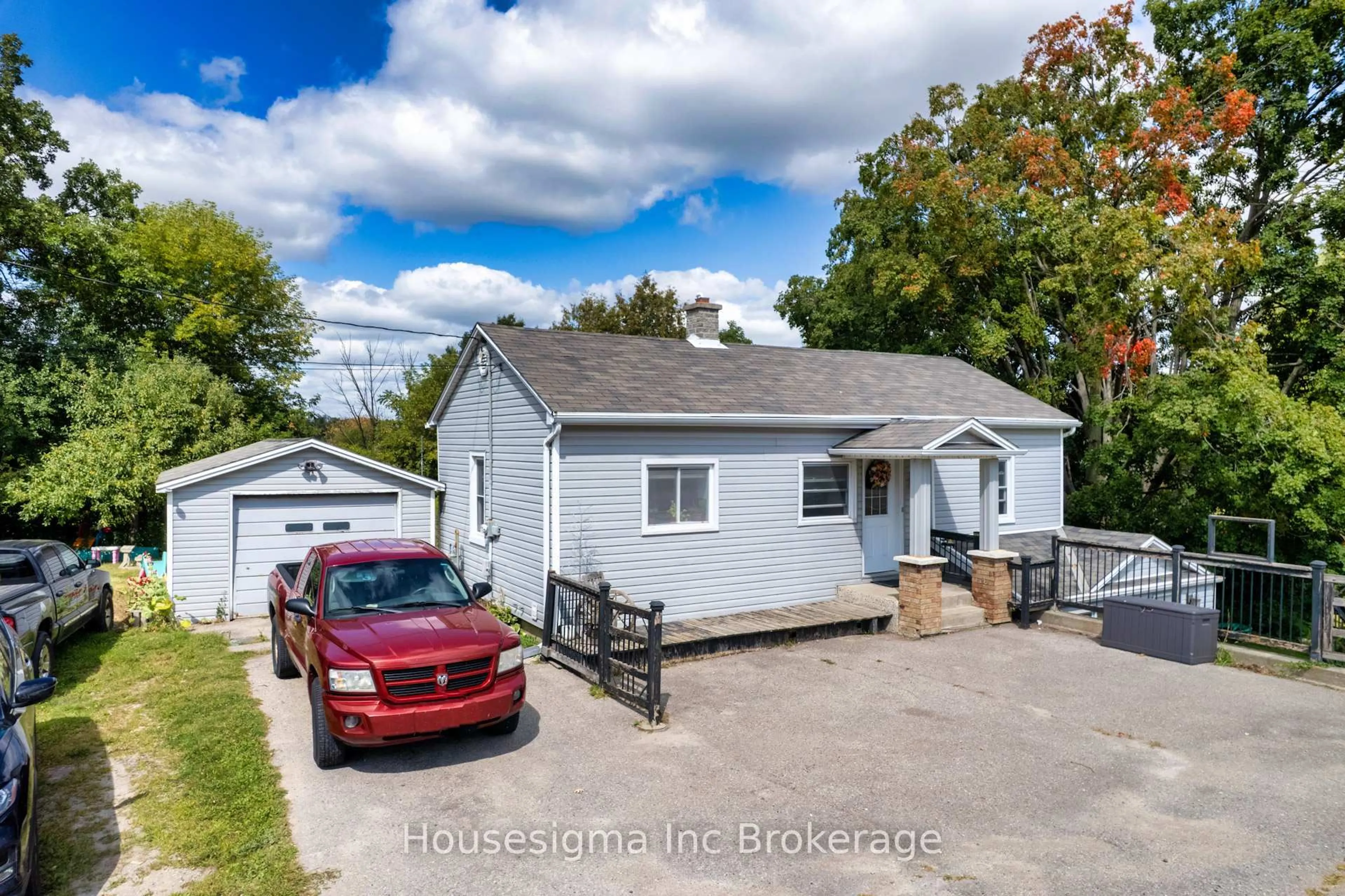 A pic from outside/outdoor area/front of a property/back of a property/a pic from drone, street for 584151 Beachville Rd, South-West Oxford Ontario N5C 3J5