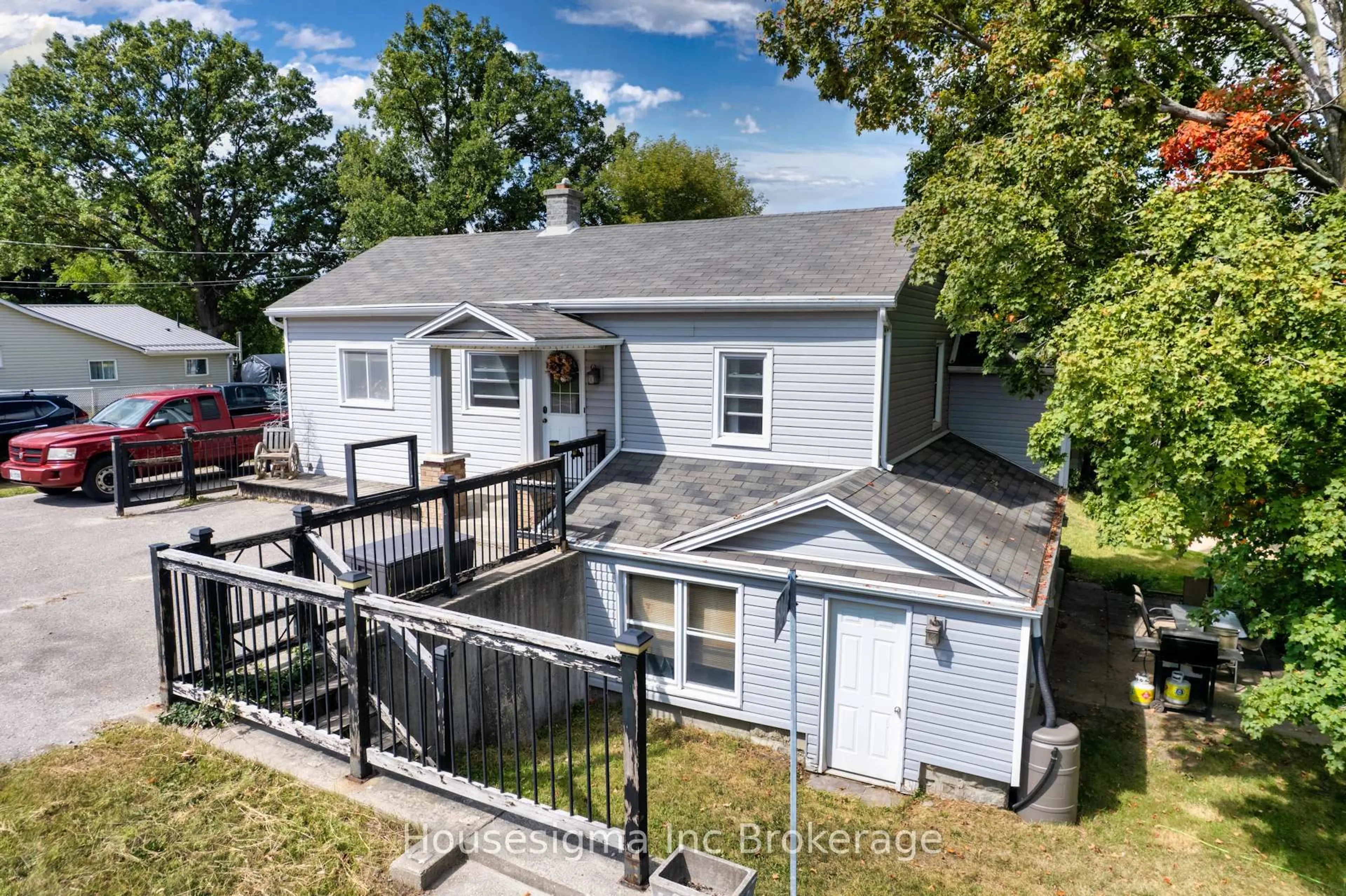 A pic from outside/outdoor area/front of a property/back of a property/a pic from drone, street for 584151 Beachville Rd, South-West Oxford Ontario N5C 3J5