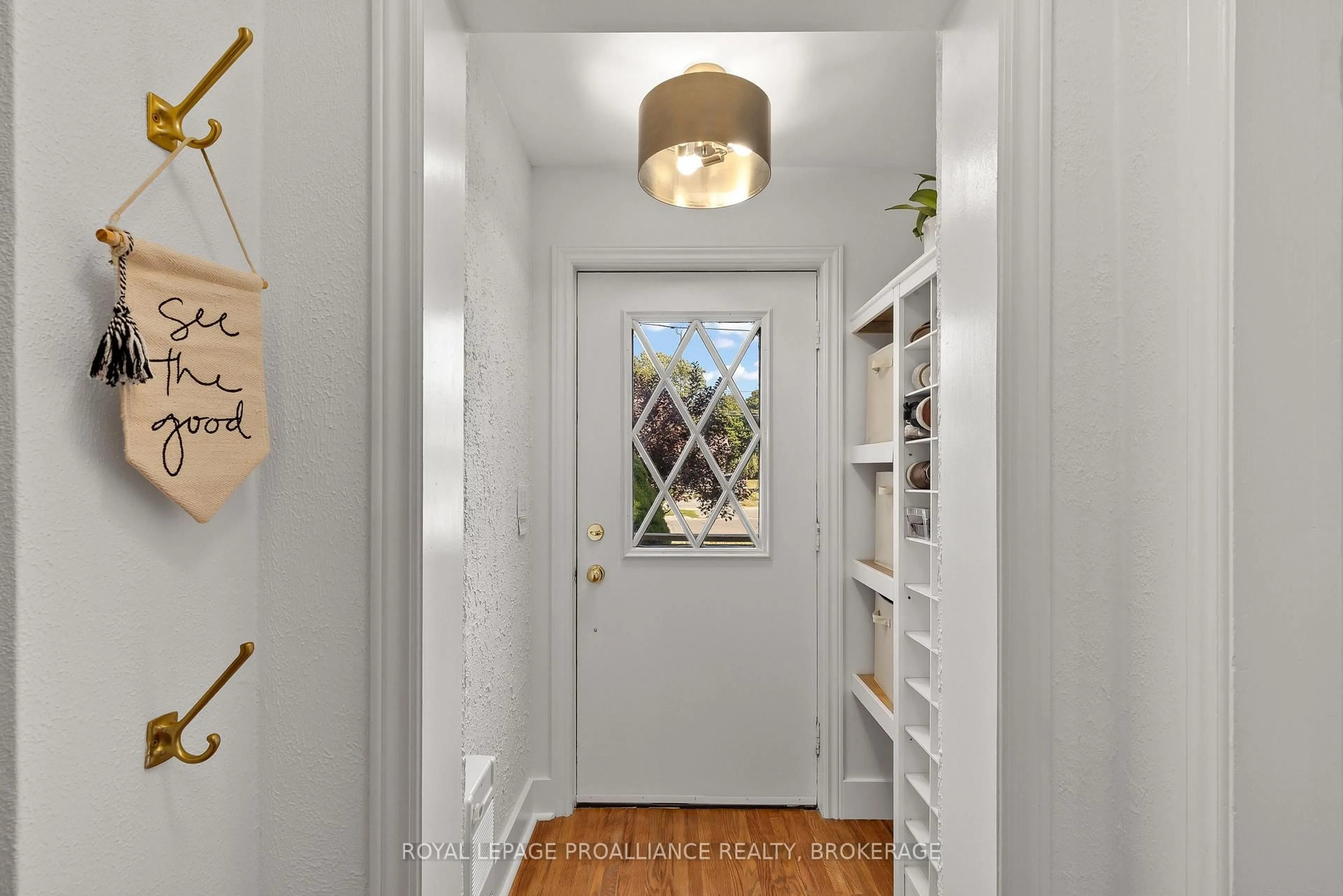 Indoor entryway for 46 McMichael St, Kingston Ontario K7M 1M9