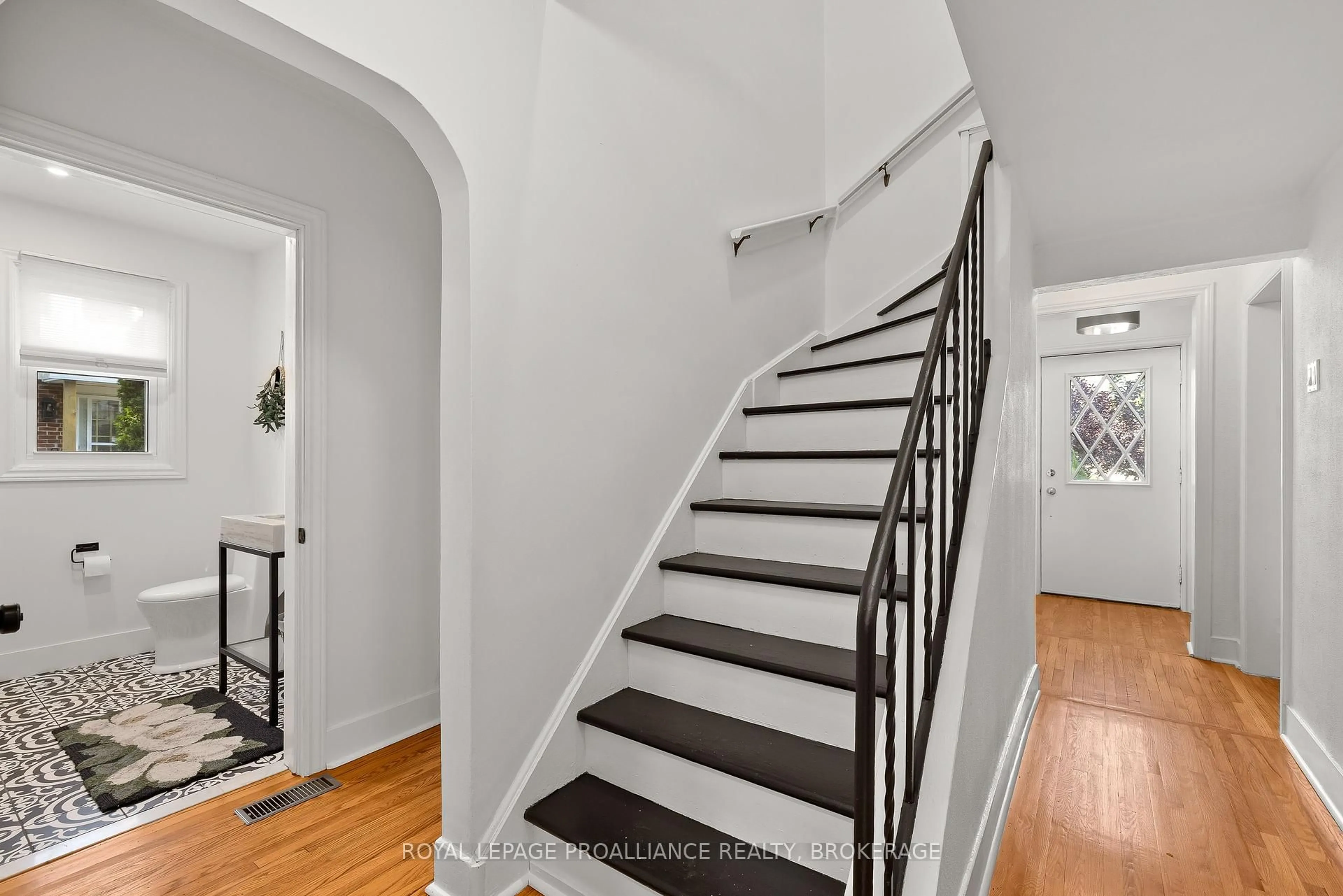 Stairs for 46 McMichael St, Kingston Ontario K7M 1M9