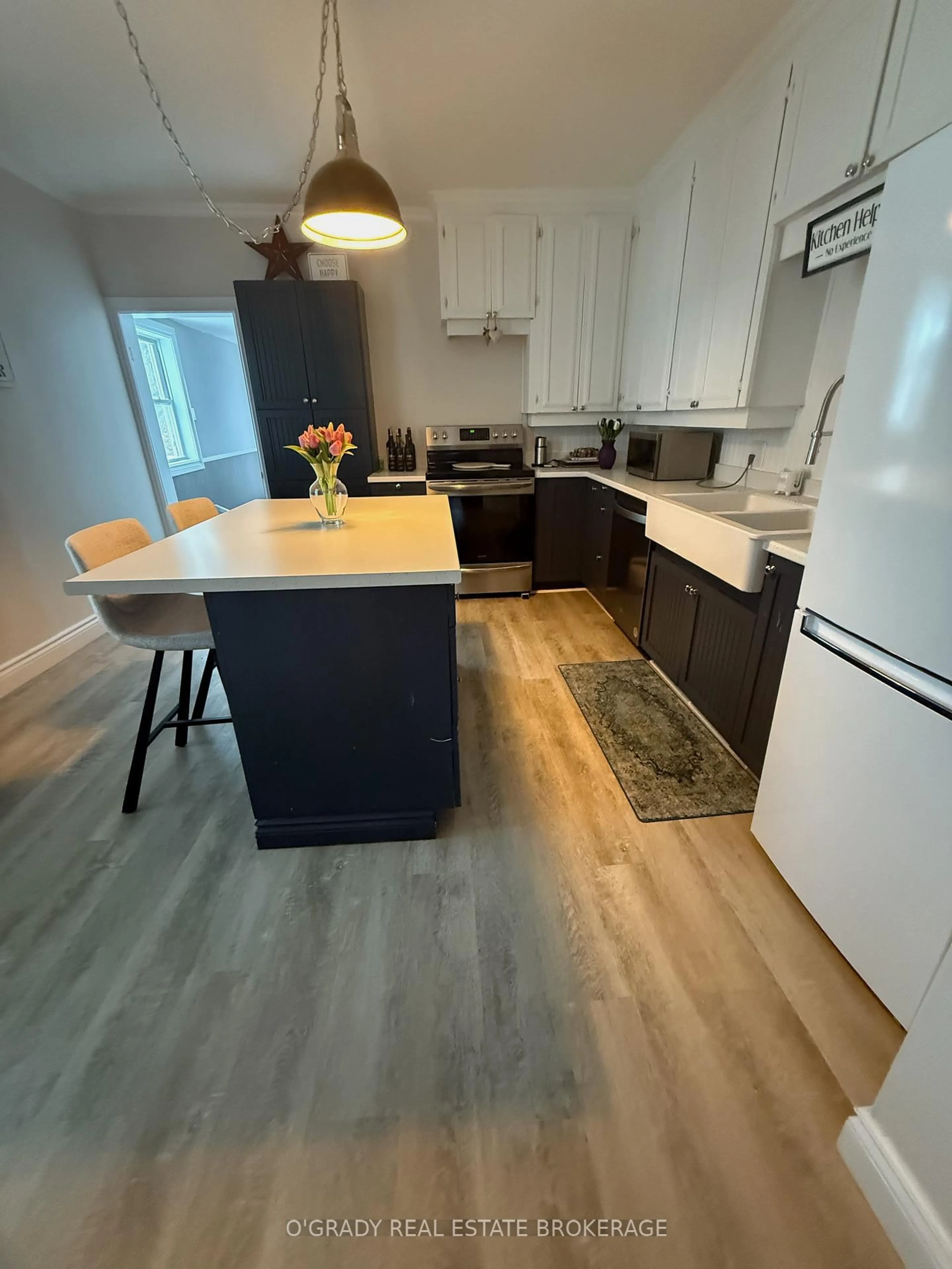 Open concept kitchen, wood/laminate floor for 39 James St, Brockville Ontario K6V 1K3
