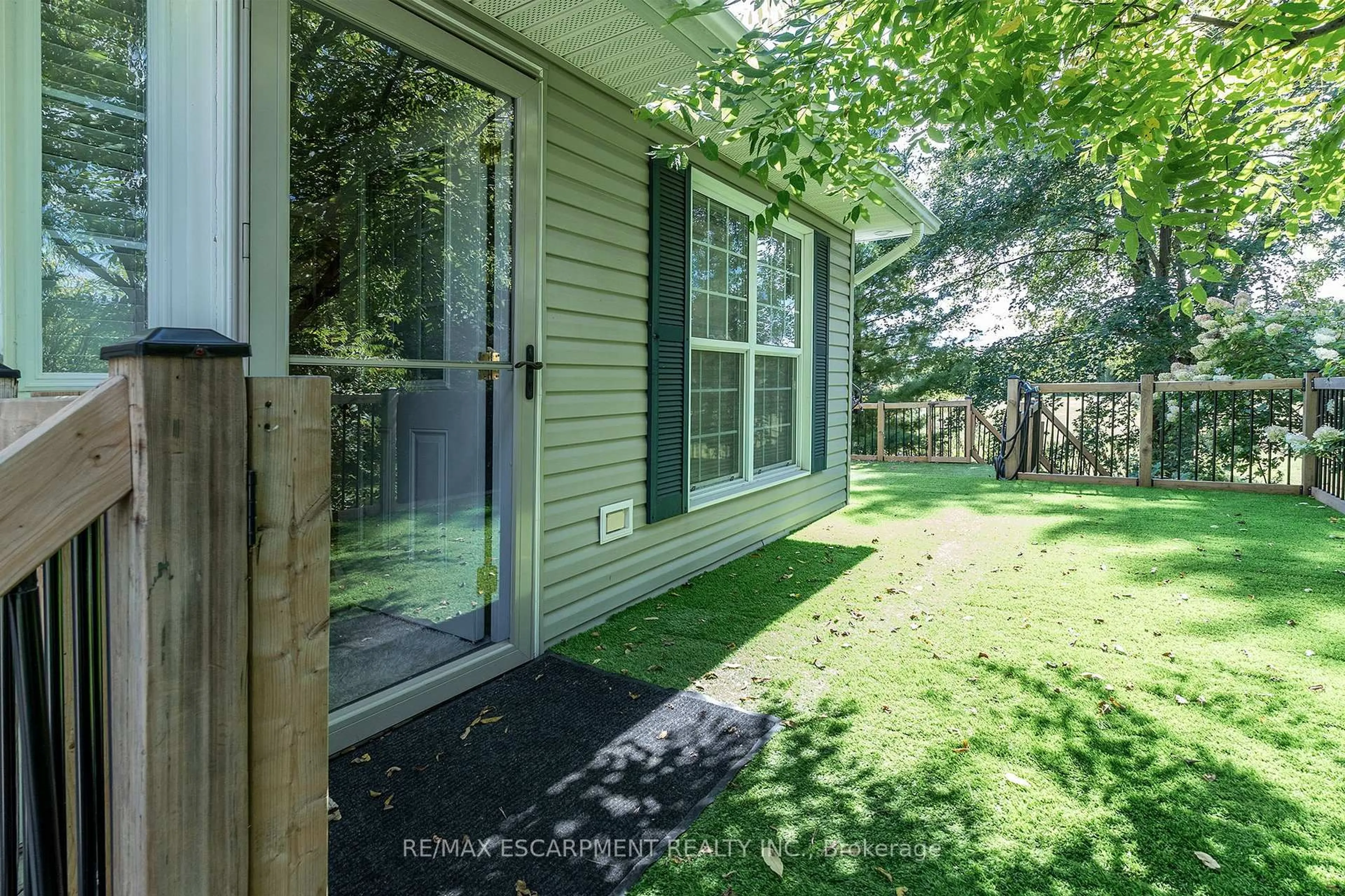 Patio, unknown for 1161 4th Con Rd, Hamilton Ontario L8B 0X3