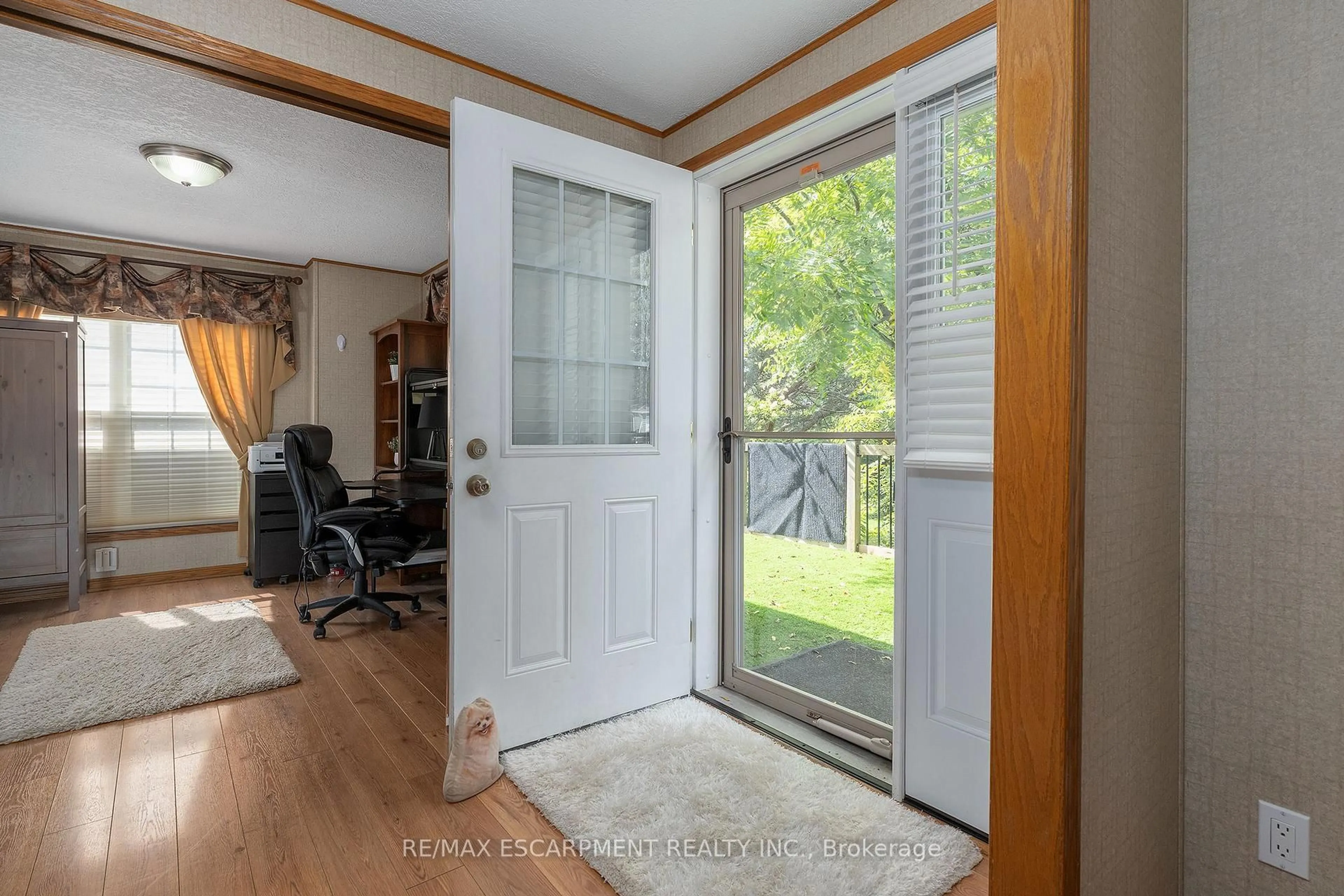 Indoor entryway for 1161 4th Con Rd, Hamilton Ontario L8B 0X3