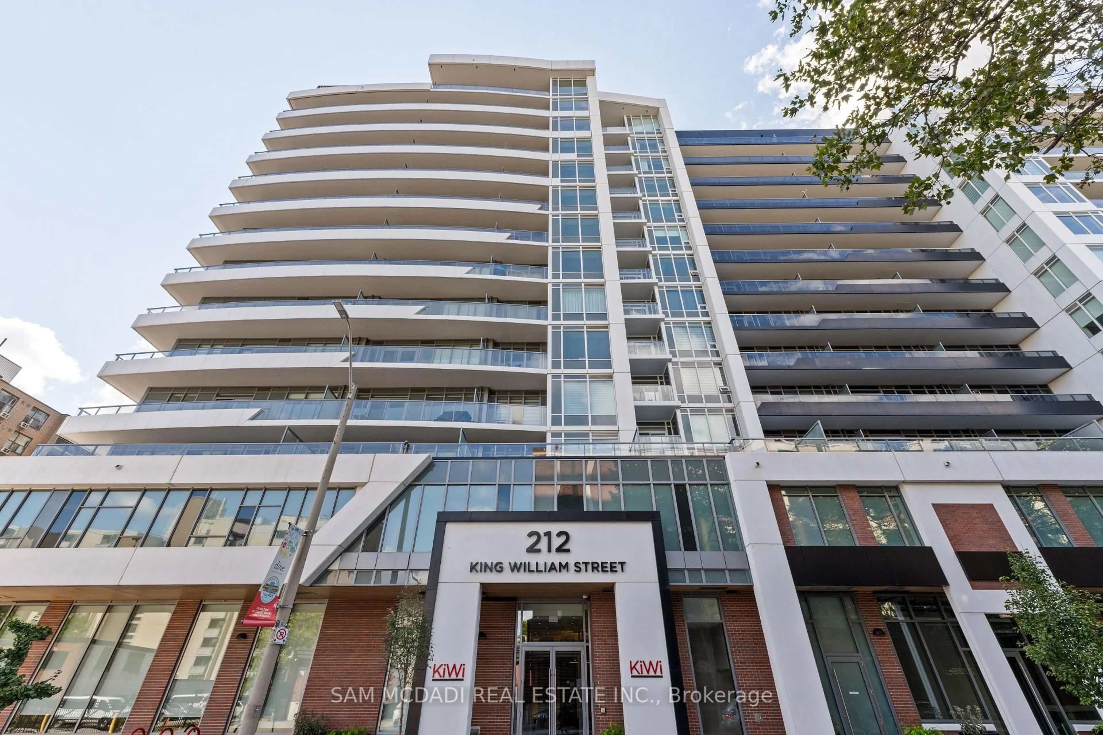 Indoor foyer for 212 King William St #1305, Hamilton Ontario L8R 0A7