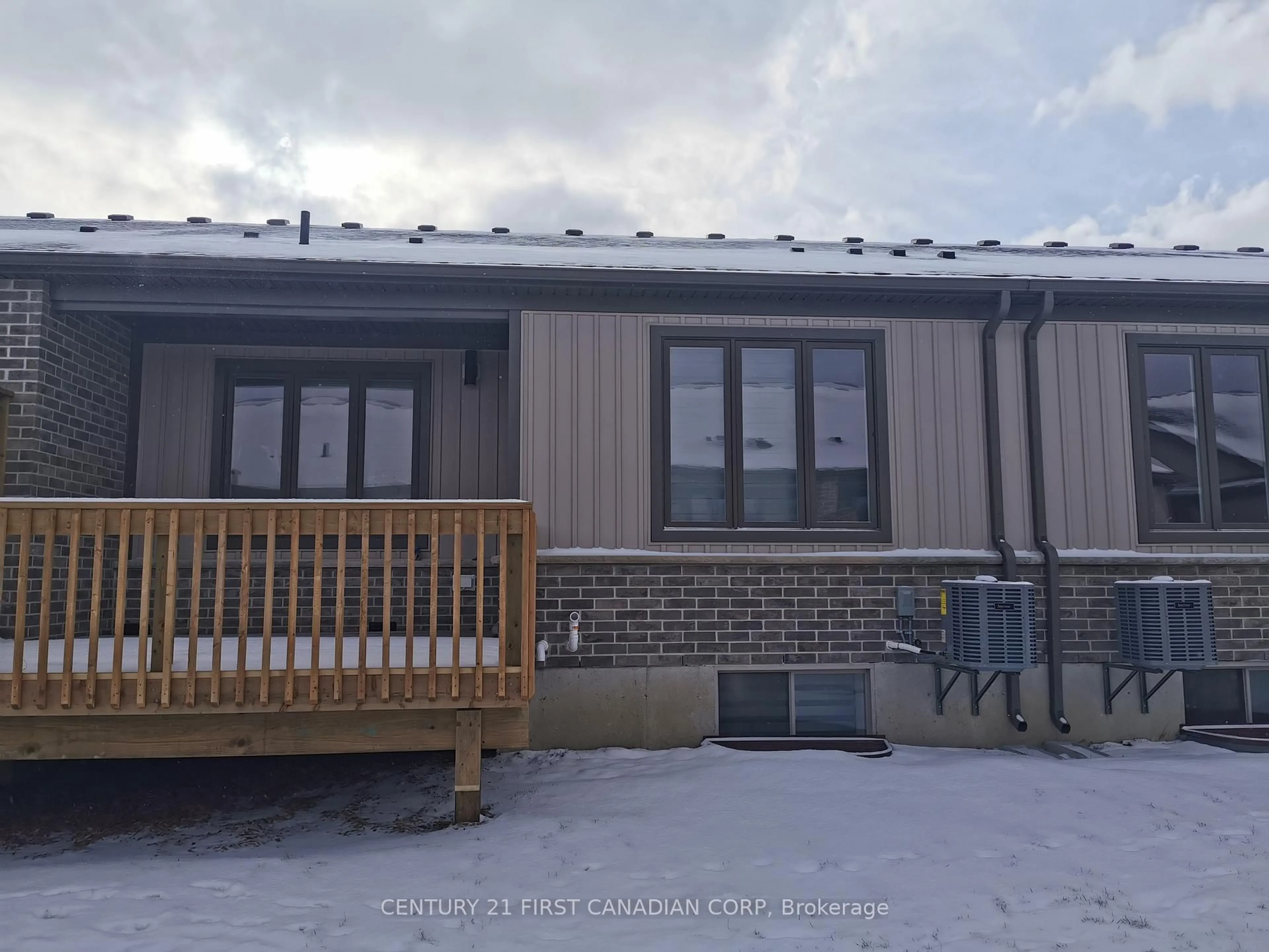 Home with vinyl exterior material, building for 745 Chelton Rd #39, London South Ontario N6M 0A2
