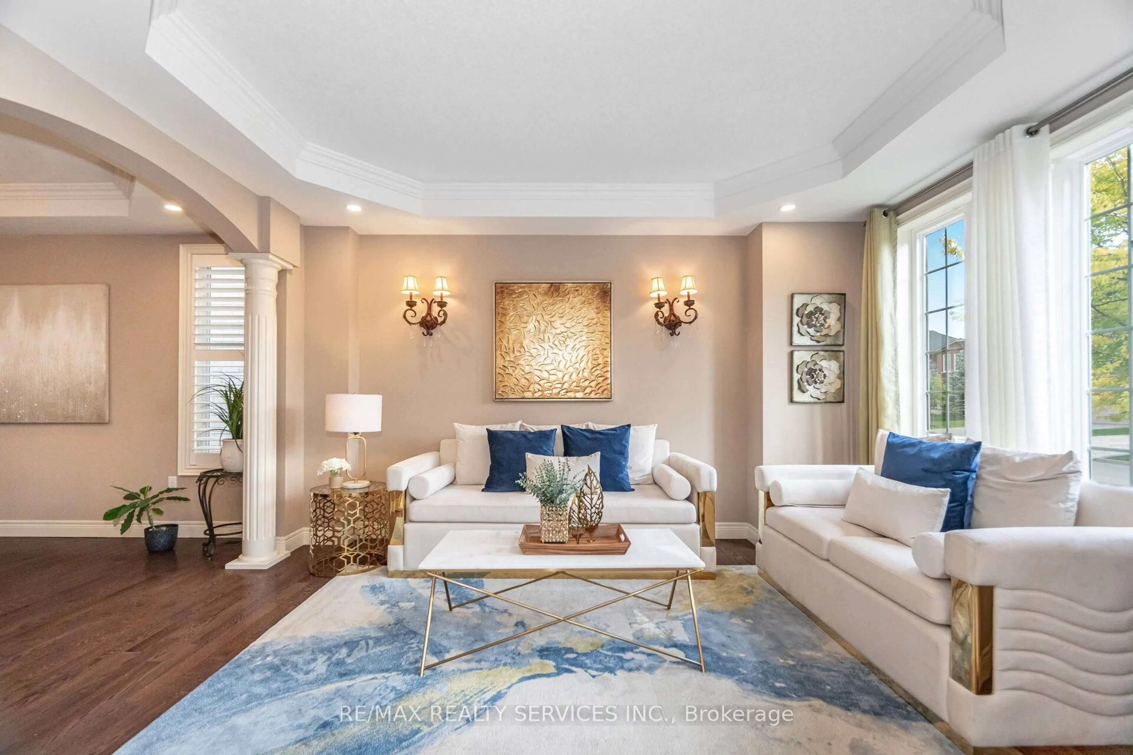 Living room with furniture, unknown for 9 Lorupe Crt, Hamilton Ontario L9G 0B4
