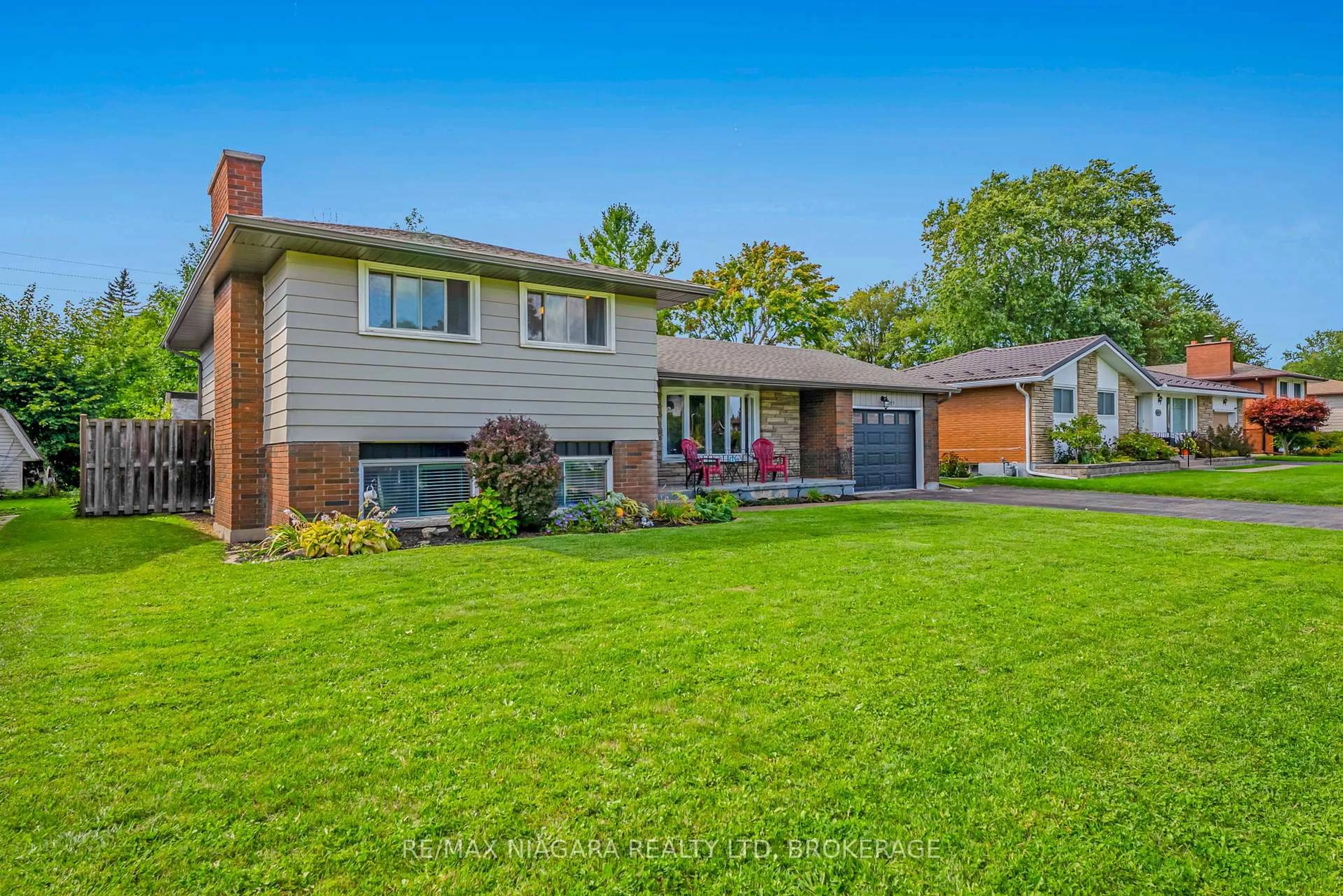 Home with brick exterior material, street for 485 LEONARD Ave, Welland Ontario L3C 3A6