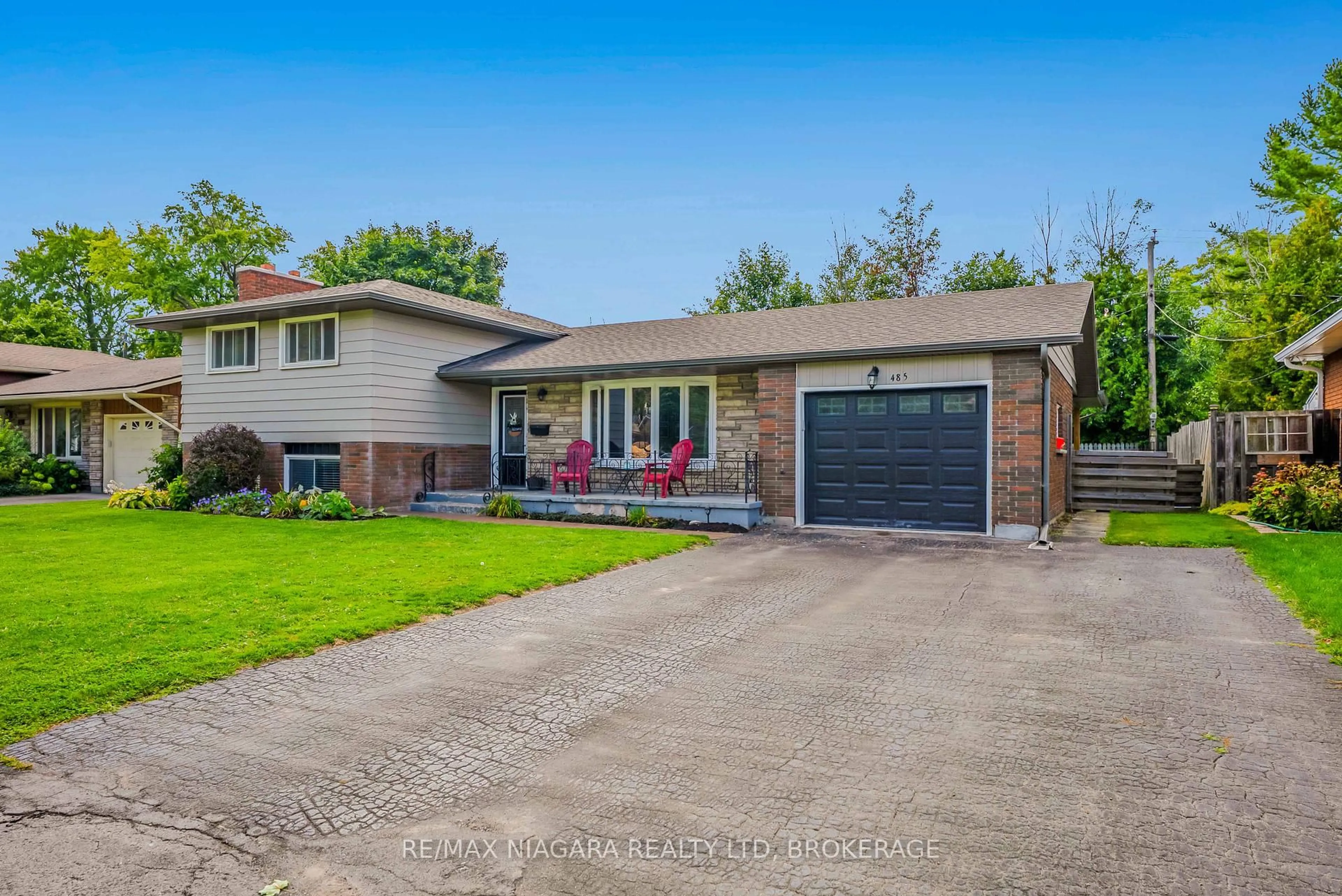 Home with brick exterior material, street for 485 LEONARD Ave, Welland Ontario L3C 3A6