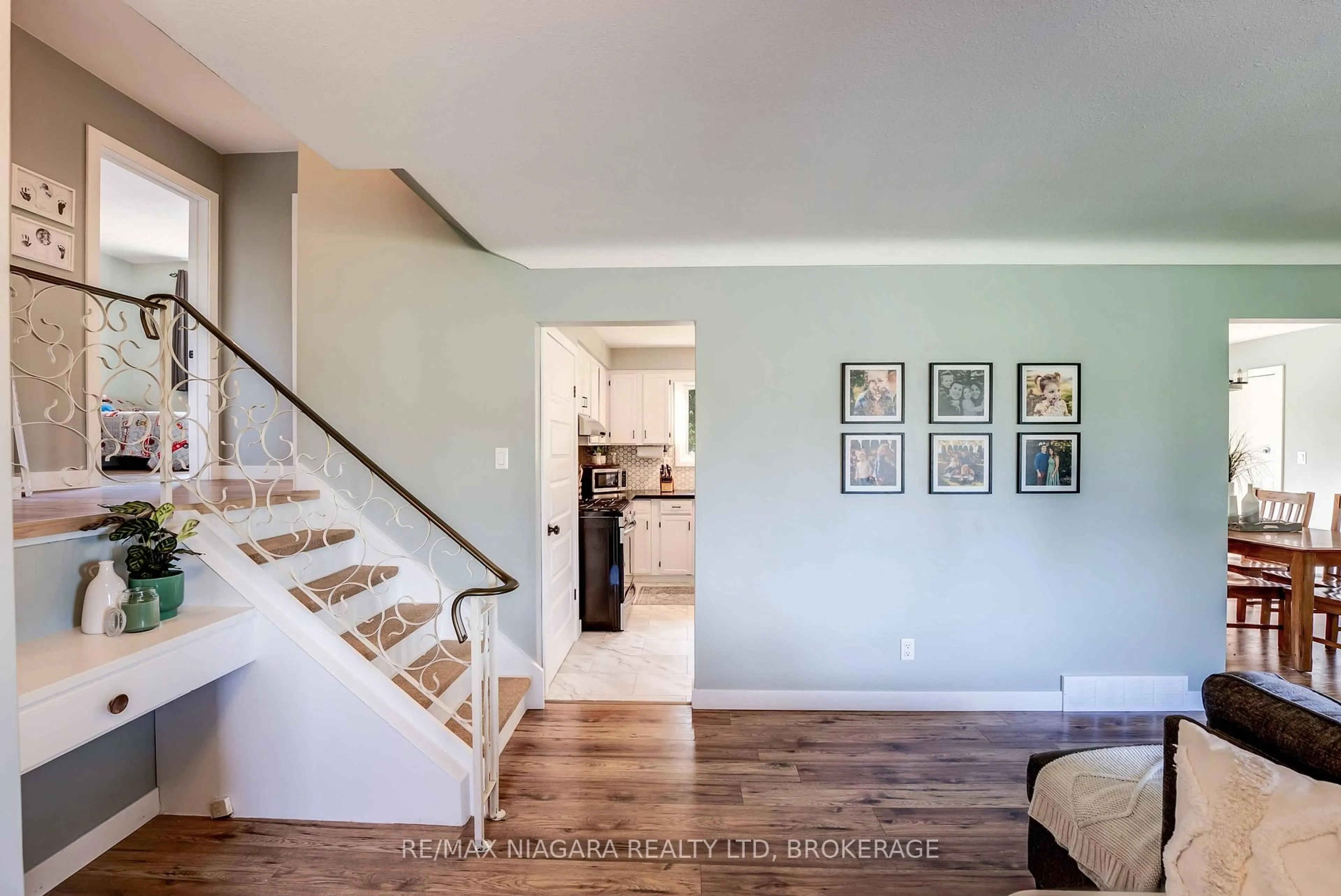 Indoor entryway for 485 LEONARD Ave, Welland Ontario L3C 3A6