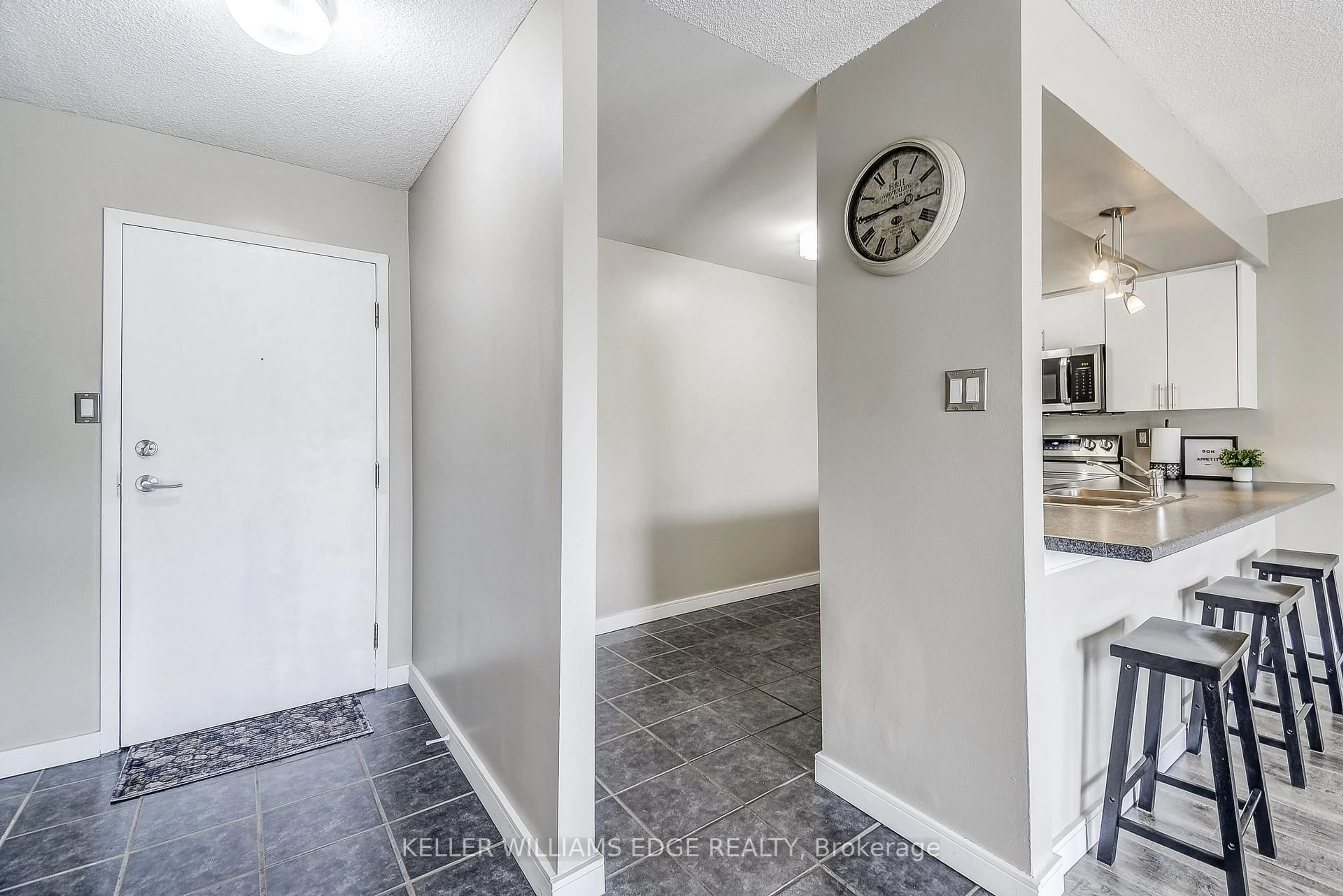 Indoor entryway for 271 Eiwo Crt #306, Waterloo Ontario N2K 2M8