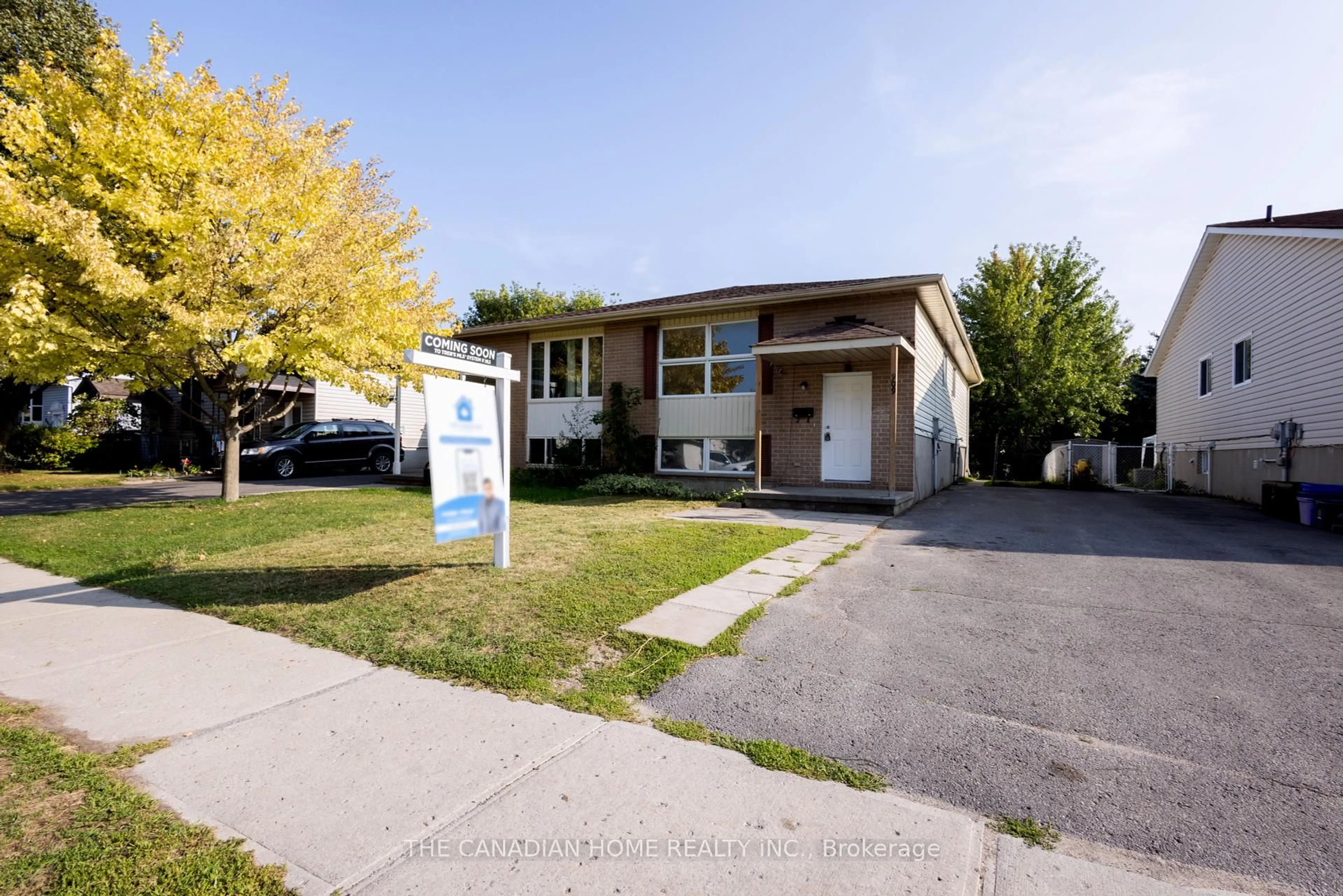 Home with vinyl exterior material, street for 909 UXBRIDGE Cres, Kingston Ontario K7M 8K8