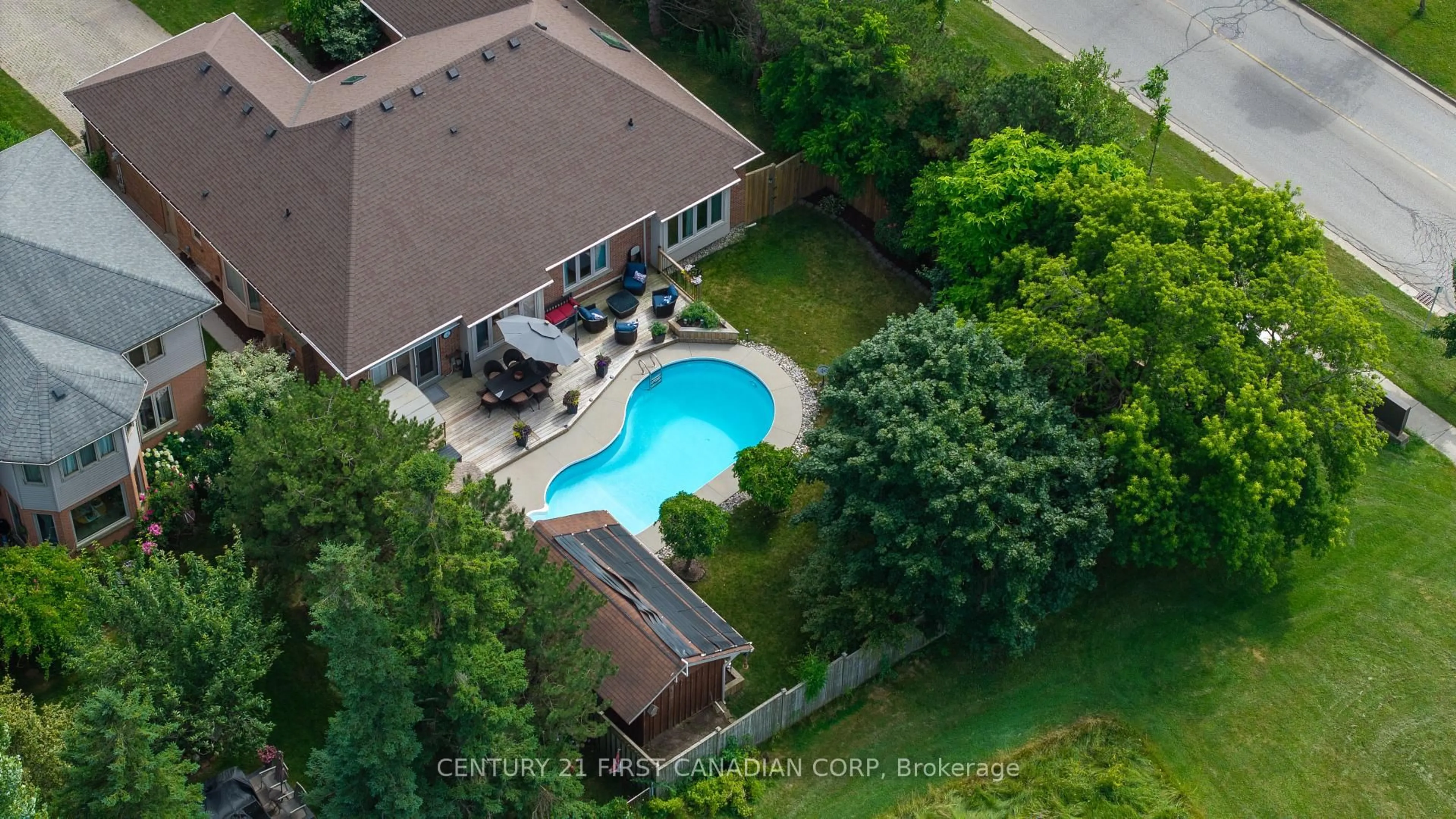 Pool for 2 Longview Crt, London South Ontario N6K 4J1