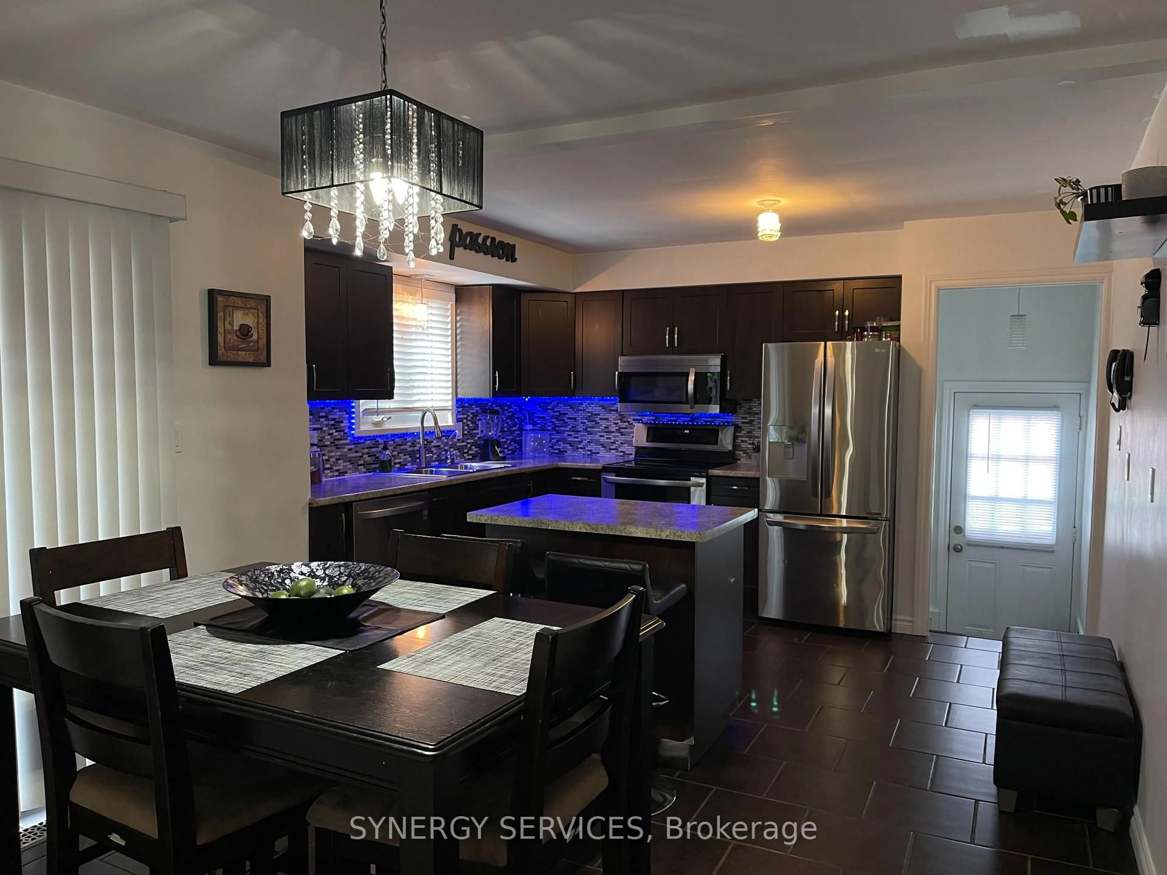 Open concept kitchen, ceramic/tile floor for 34 Confederation Dr, St. Thomas Ontario N5P 3Y6
