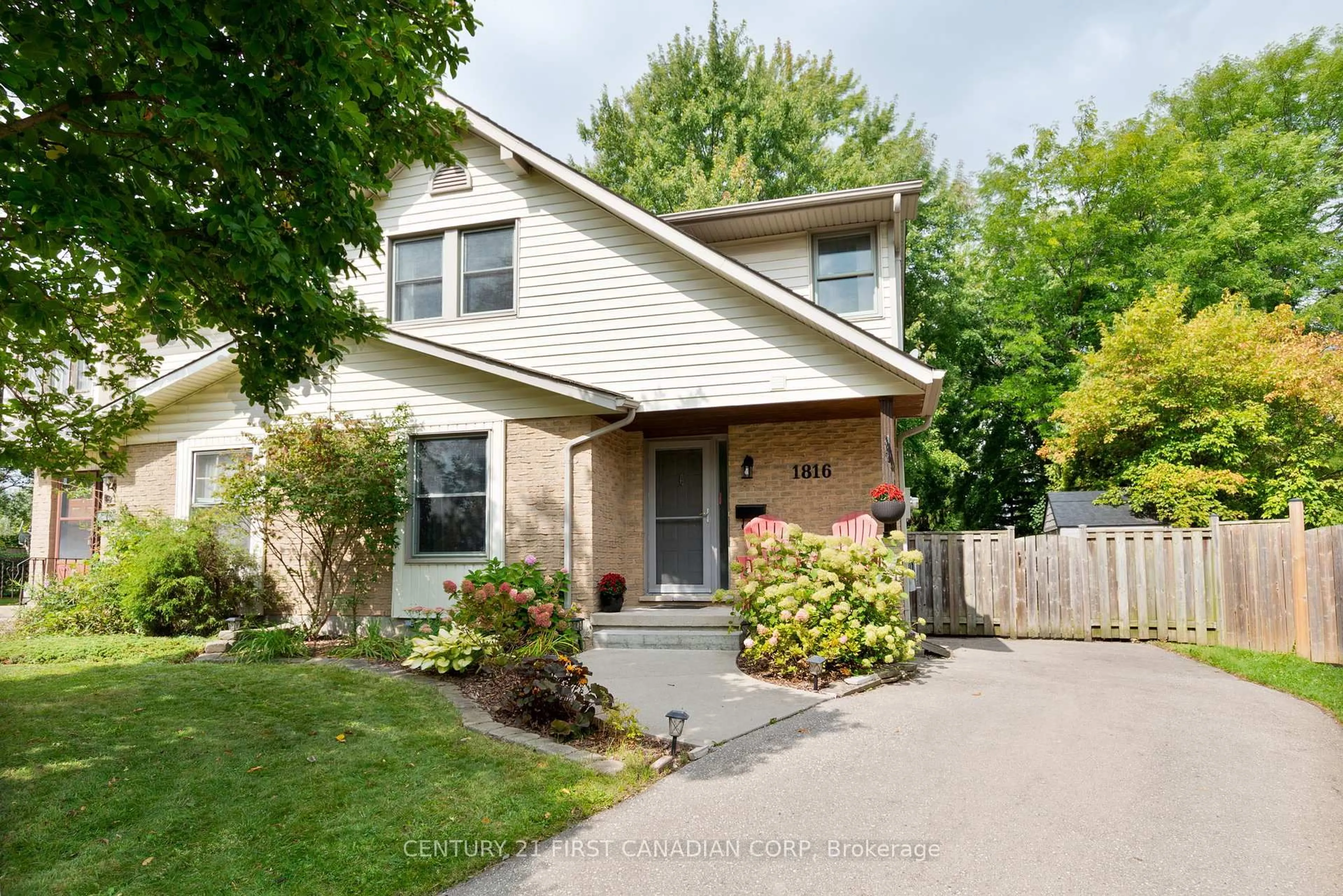 Home with vinyl exterior material, street for 1816 Attawandaron Rd, London North Ontario N6G 3N1