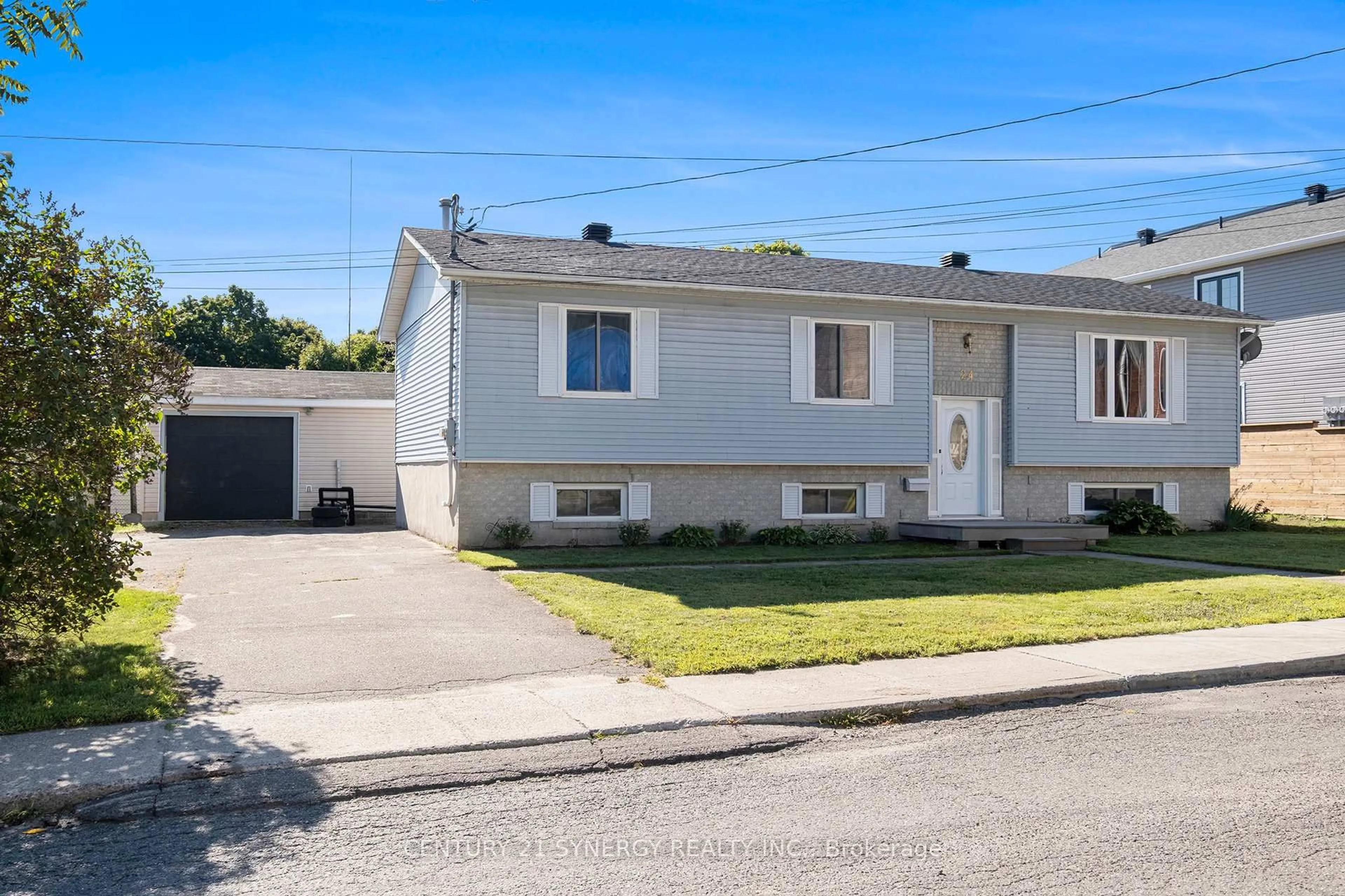 Home with vinyl exterior material, street for 24 Elm St, Smiths Falls Ontario K7A 3S8