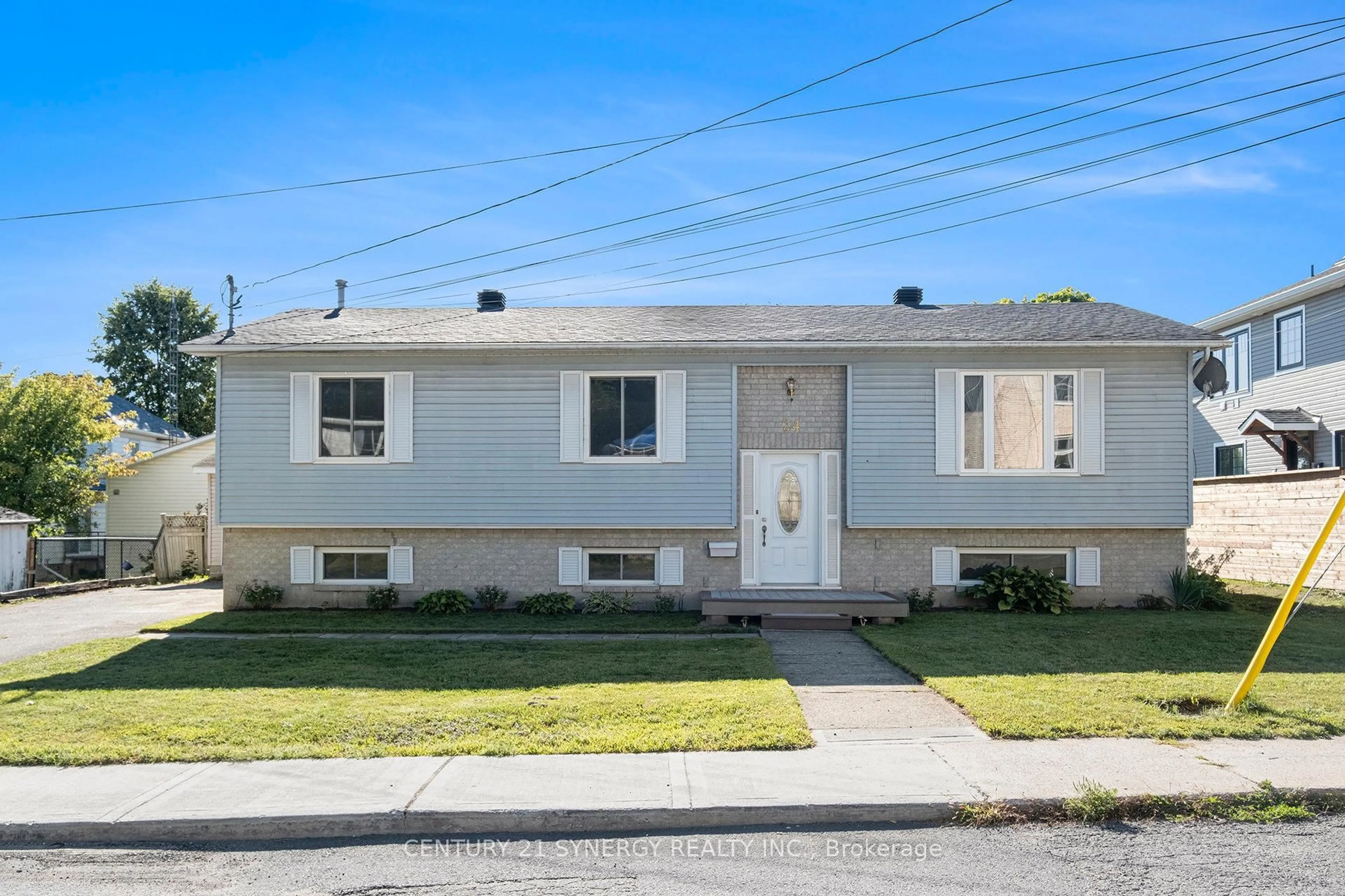 Home with vinyl exterior material, street for 24 Elm St, Smiths Falls Ontario K7A 3S8