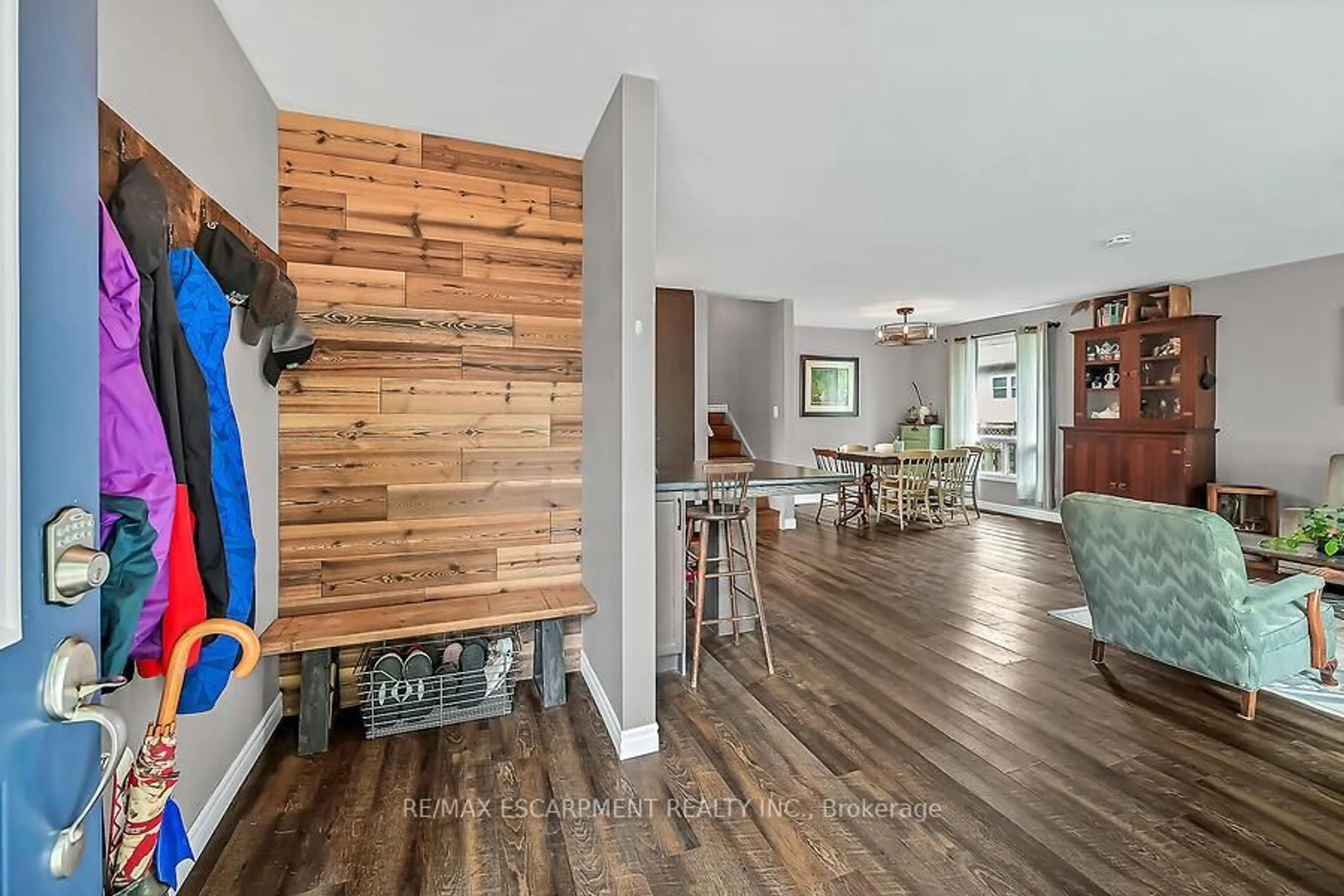 Indoor entryway for 44 Ravine Cres, Haldimand Ontario N0A 1S0