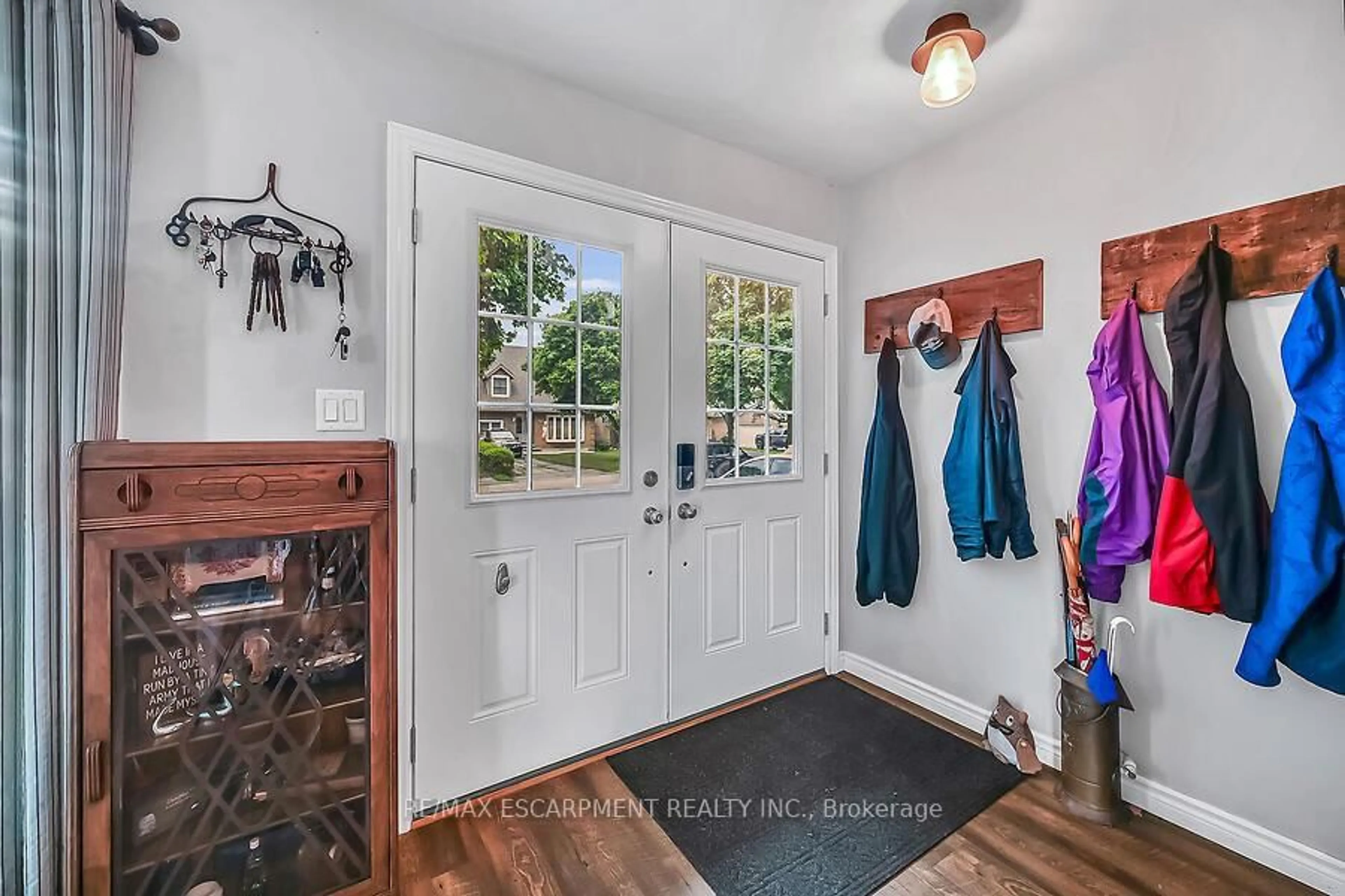 Indoor entryway for 44 Ravine Cres, Haldimand Ontario N0A 1S0