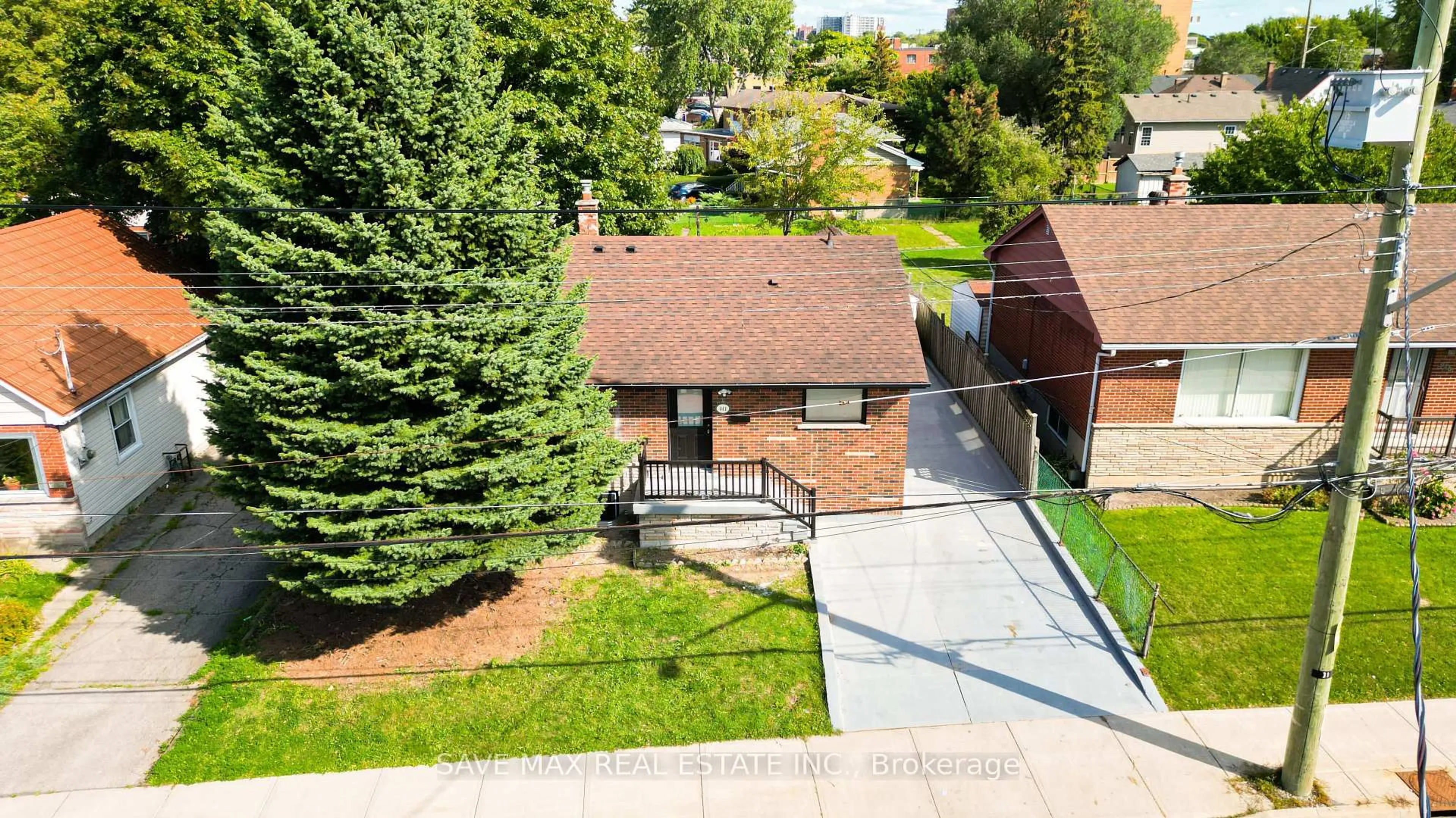 A pic from outside/outdoor area/front of a property/back of a property/a pic from drone, street for 441 West 5th St, Hamilton Ontario L9C 3P5